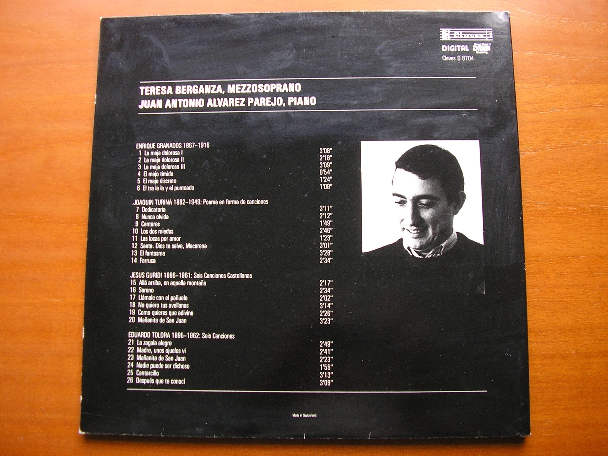 TERESA BERGANZA SINGS SPANISH SONGS: GRANADOS / TURINA / GURIDI / TOLDRA       BERGANZA / PAREJO     D 8704