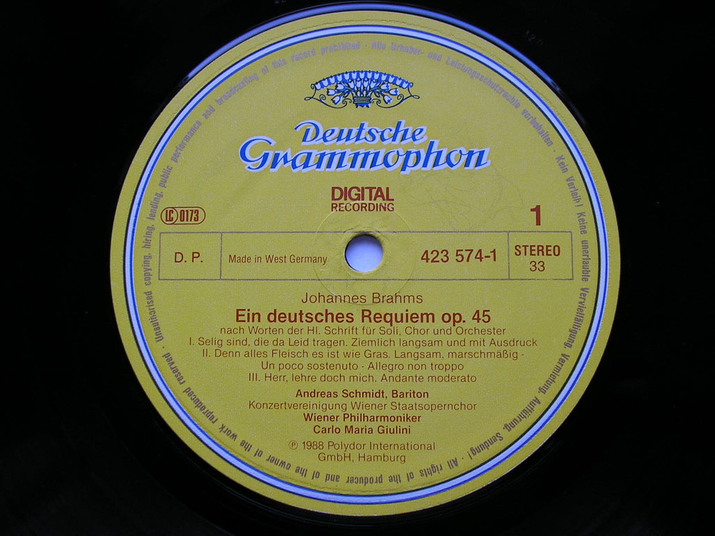 BRAHMS: A GERMAN REQUIEM     SOLOISTS / VIENNA PHILHARMONIC / GIULINI     423 574