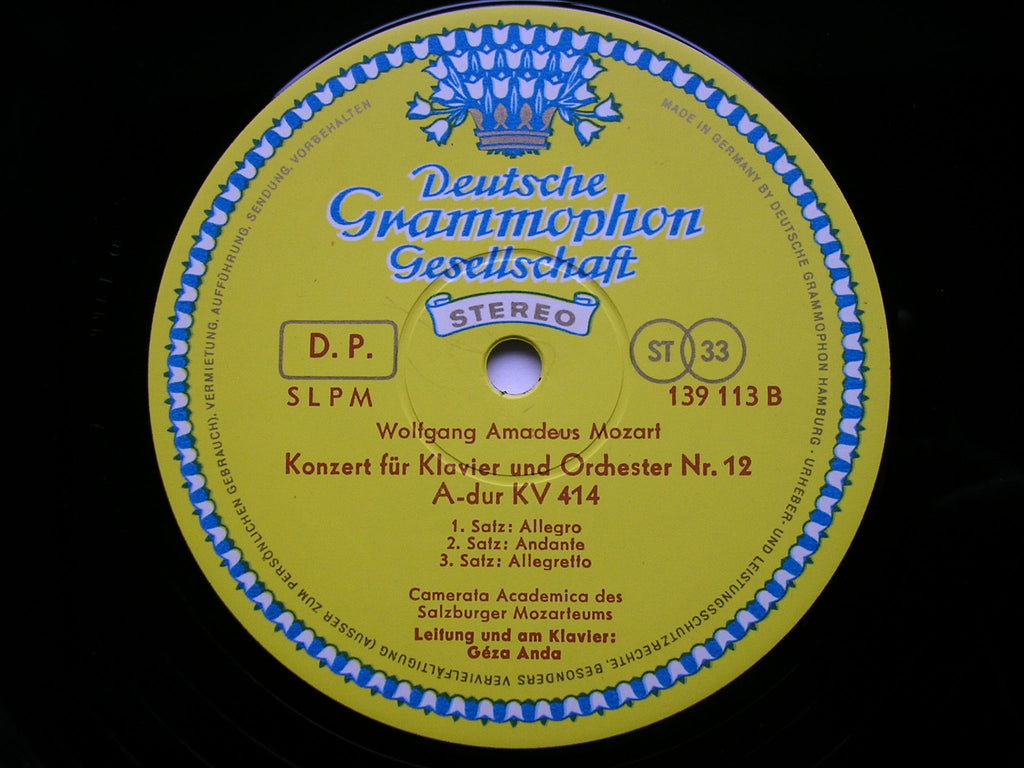 MOZART: PIANO CONCERTOS Nos. 12 & 26 'Coronation'      GEZA ANDA / CAMERATA ACADEMICA DES SALZBURGER MOZARTEUMS    139 113