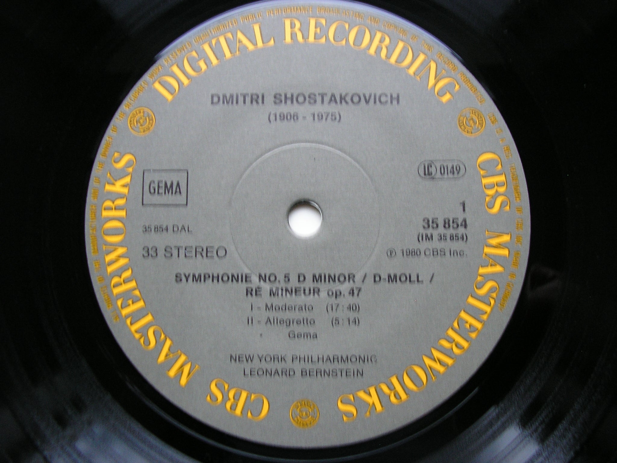SHOSTAKOVICH: SYMPHONY No. 5      BERNSTEIN / NEW YORK PHILHARMONIC     35854