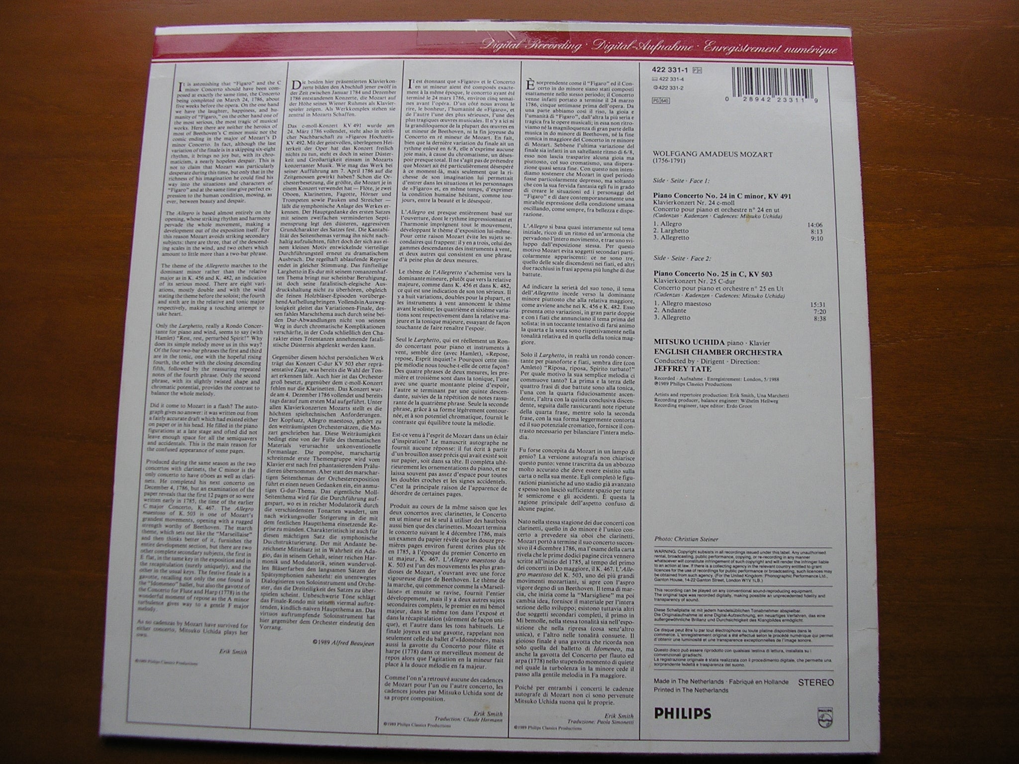 MOZART: PIANO CONCERTOS Nos. 24 & 25      UCHIDA / ENGLISH CHAMBER ORCHESTRA / JEFFREY TATE    422 331