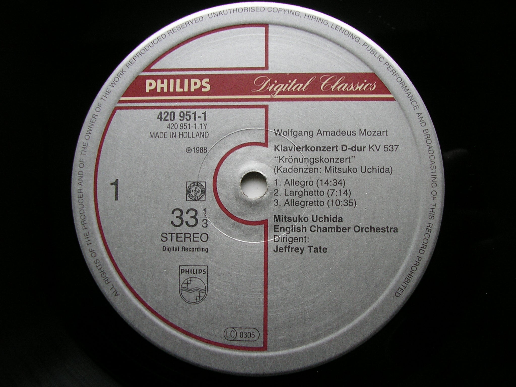 MOZART: PIANO CONCERTOS Nos. 26 & 27     UCHIDA / ENGLISH CHAMBER ORCHESTRA / JEFFREY TATE      420 951