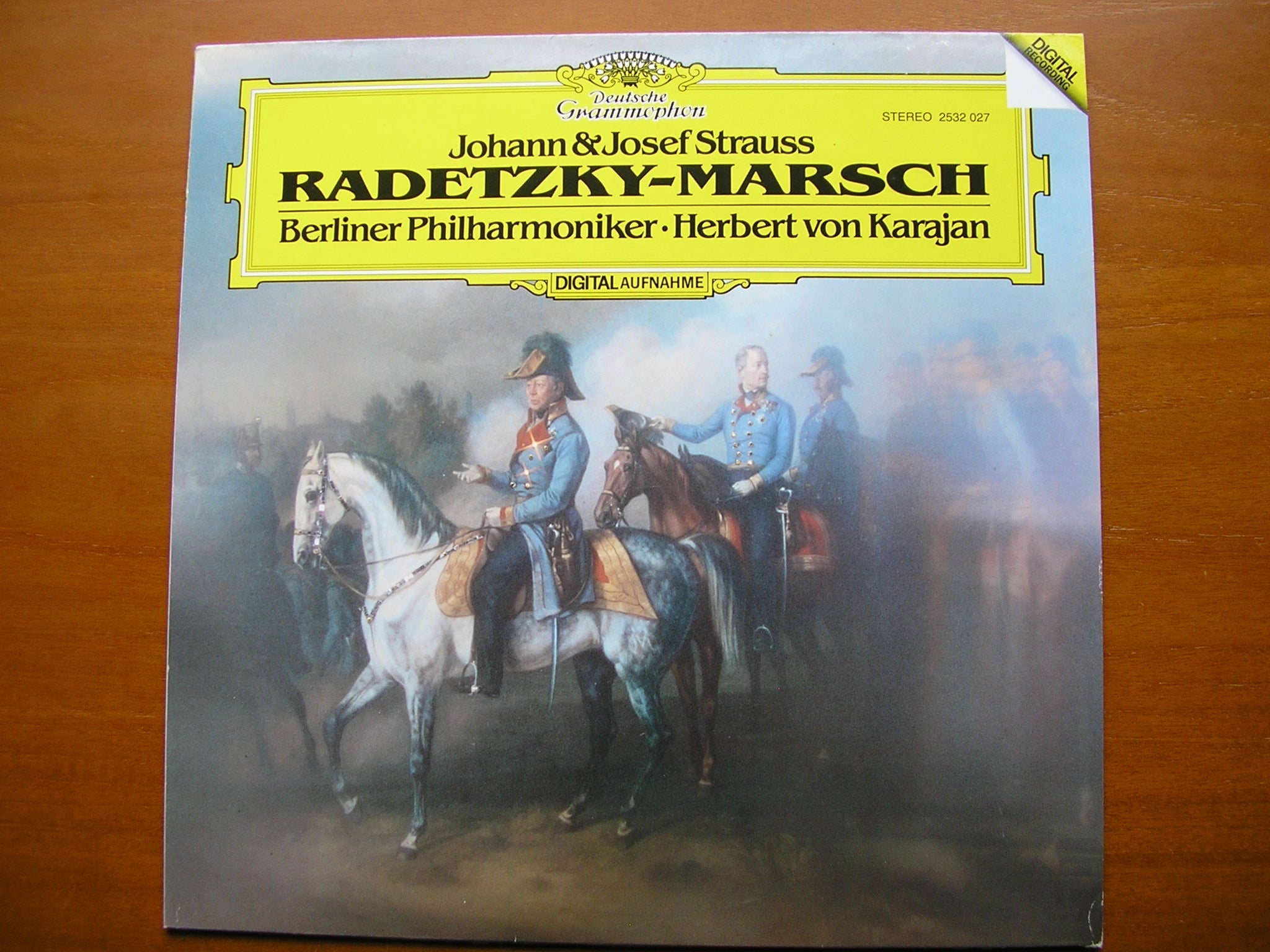 JOHANN & JOSEF STRAUSS: RADETZKY - MARSCH       KARAJAN / BERLIN PHILHARMONIC     2532 027