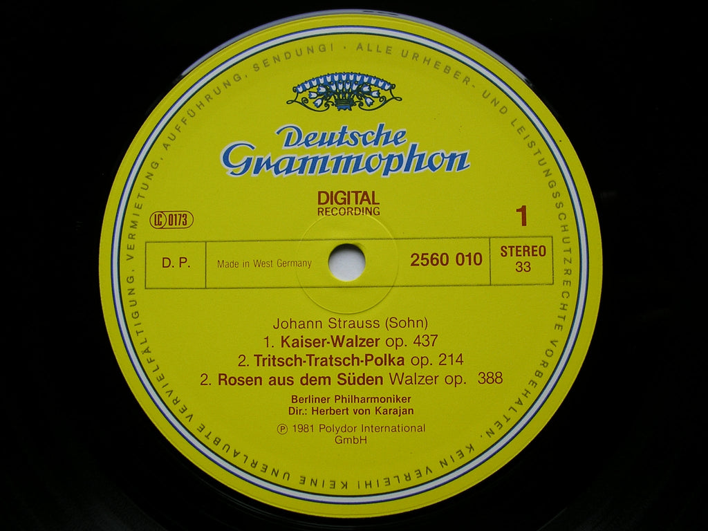 KARAJAN CONDUCTS MUSIC OF THE STRAUSS FAMILY      KARAJAN / BERLIN PHILHARMONIC    3LP     2741 003