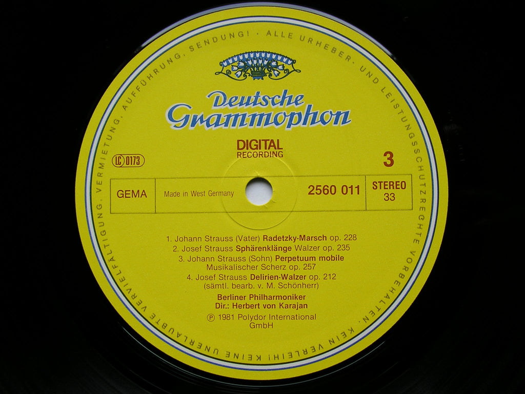 KARAJAN CONDUCTS MUSIC OF THE STRAUSS FAMILY      KARAJAN / BERLIN PHILHARMONIC    3LP     2741 003