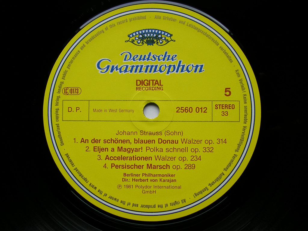 KARAJAN CONDUCTS MUSIC OF THE STRAUSS FAMILY      KARAJAN / BERLIN PHILHARMONIC    3LP     2741 003