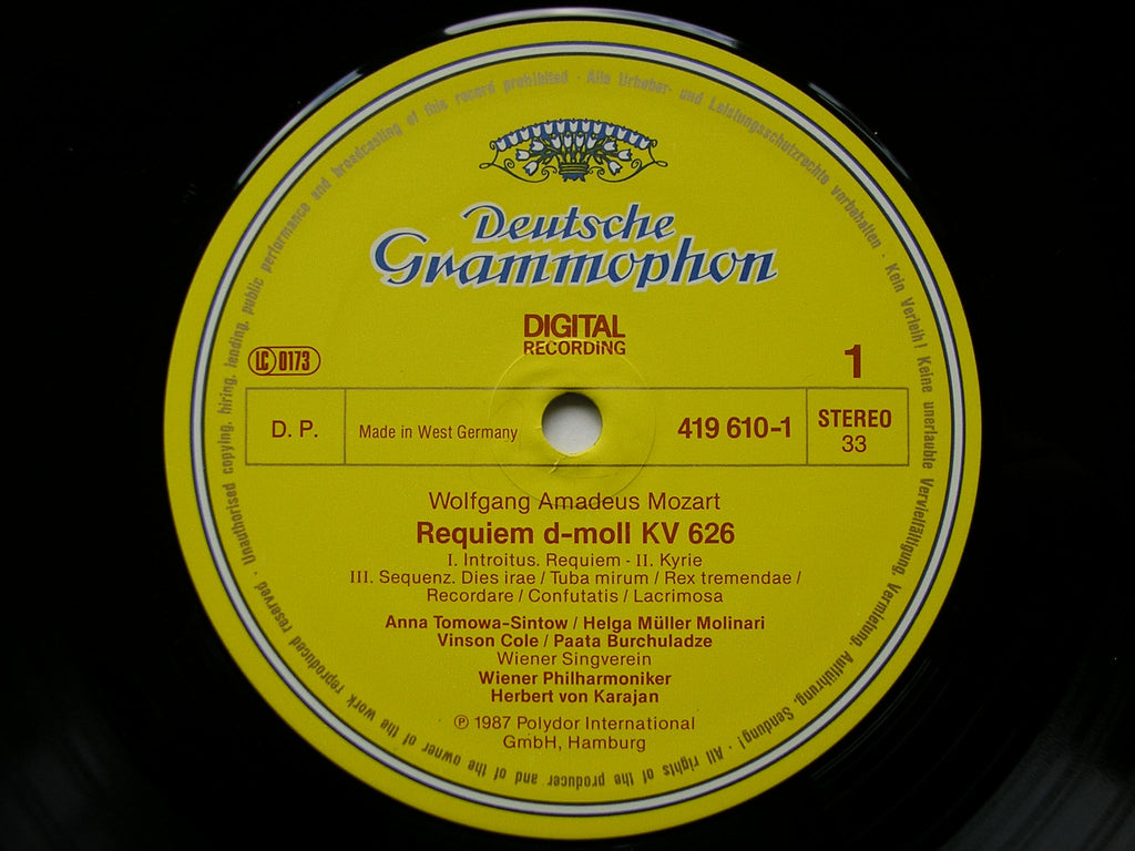 MOZART: REQUIEM      SOLOISTS / VIENNA PHILHARMONIC / KARAJAN     419 610