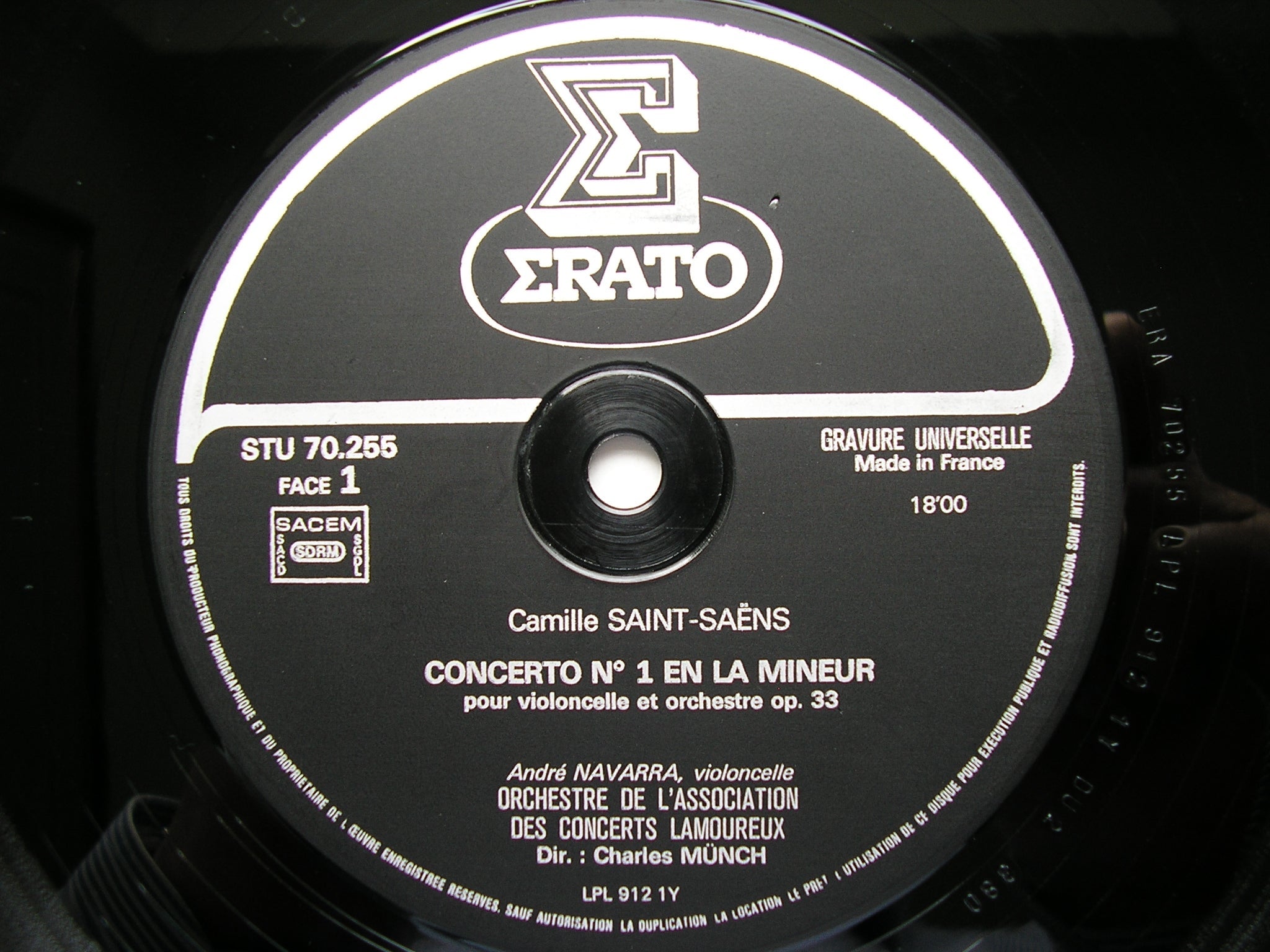 LALO & SAINT-SAENS: CELLO CONCERTOS     NAVARRA / LAMOUREUX ORCHESTRA /  MUNCH     STU 70255