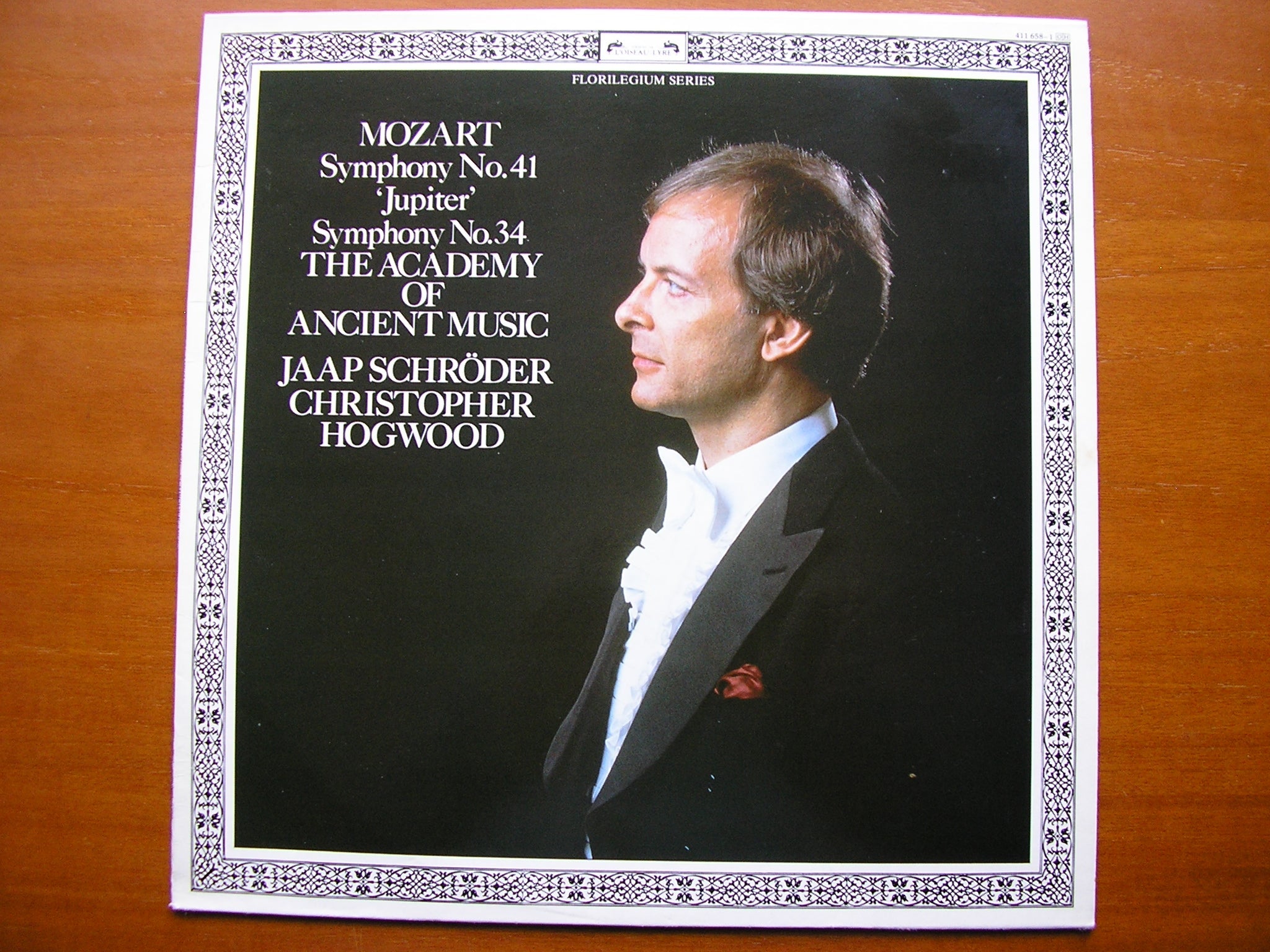 MOZART: SYMPHONIES Nos. 34 & 41 'Jupiter'     HOGWOOD / SCHRODER / THE ACADEMY OF ANCIENT MUSIC     411 658