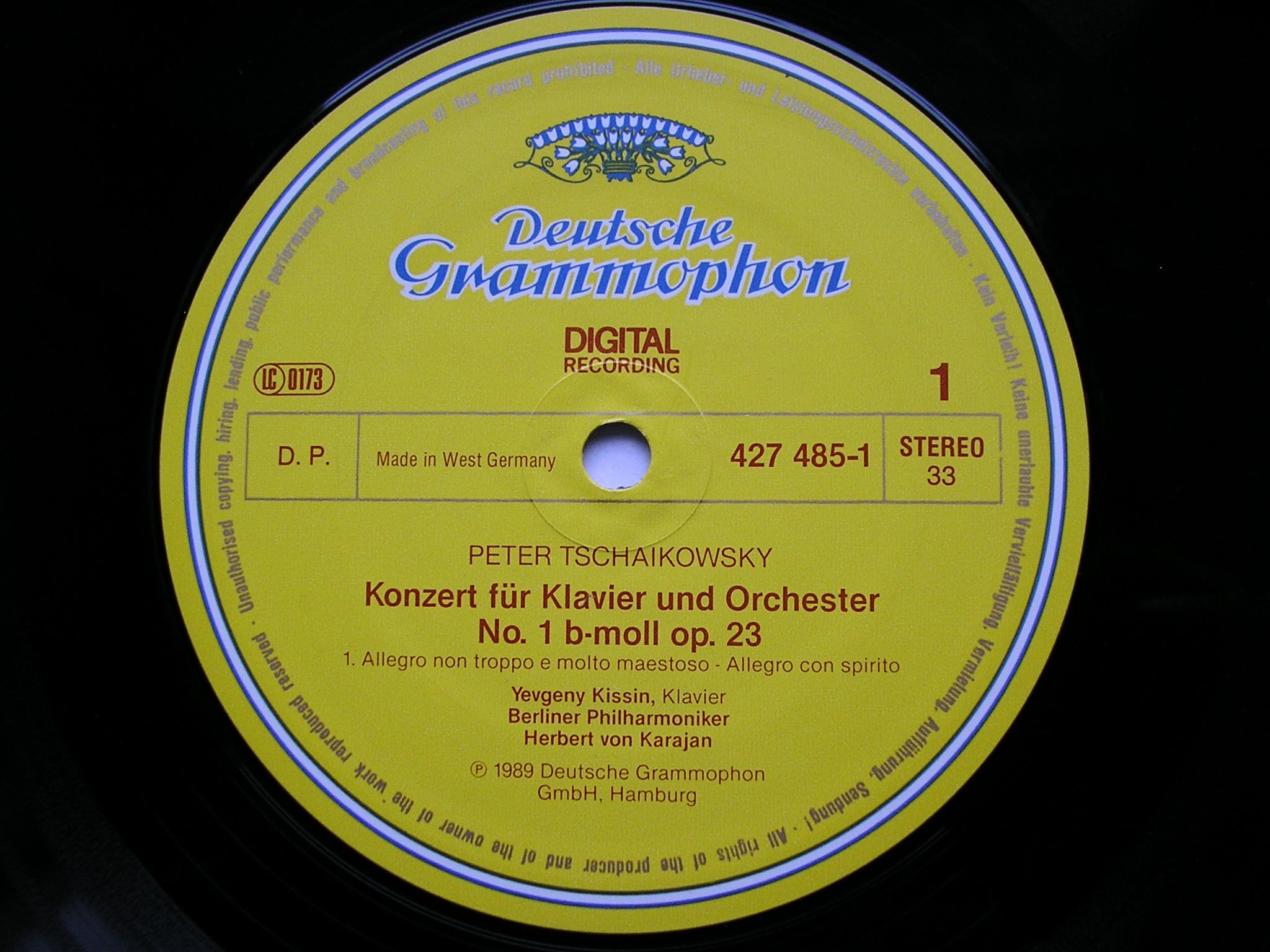 TCHAIKOVSKY: PIANO CONCERTO No. 1      KISSIN / BERLIN PHILHARMONIC / KARAJAN    427 485