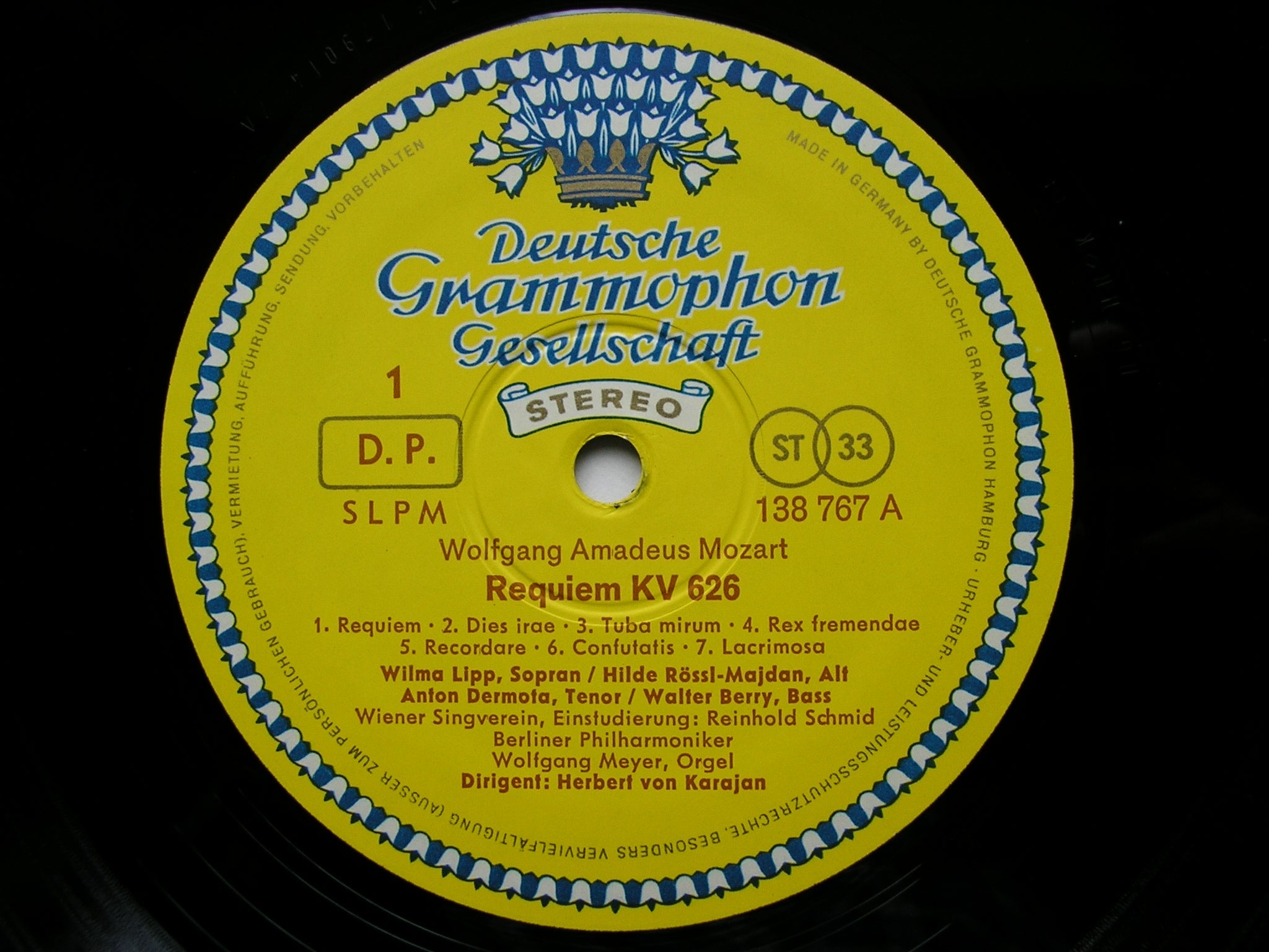 MOZART: REQUIEM     SOLOISTS / BERLIN PHILHARMONIC / KARAJAN     138 767