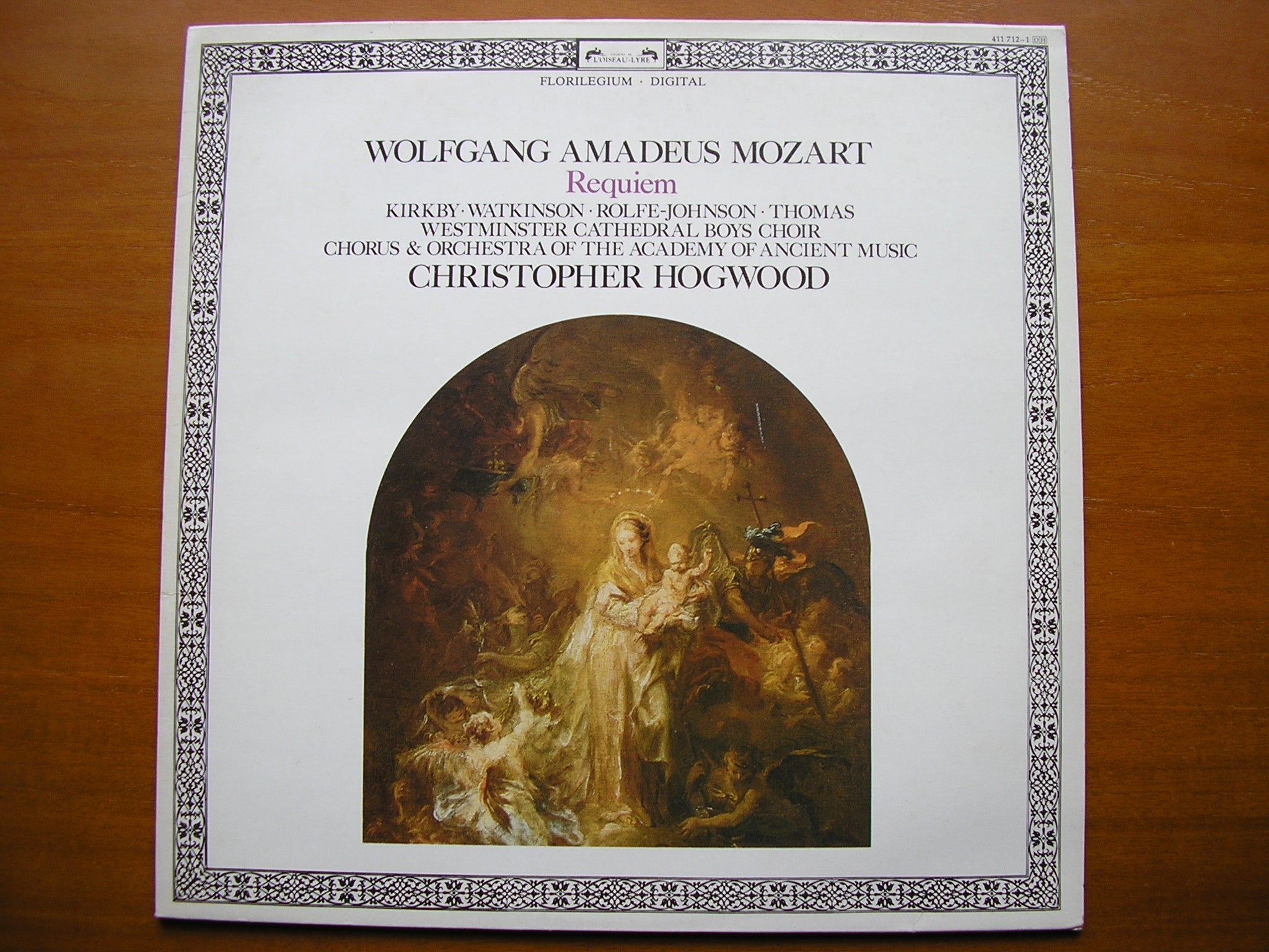 MOZART: REQUIEM     SOLOISTS / THE ACADEMY OF ANCIENT MUSIC / HOGWOOD    411 712