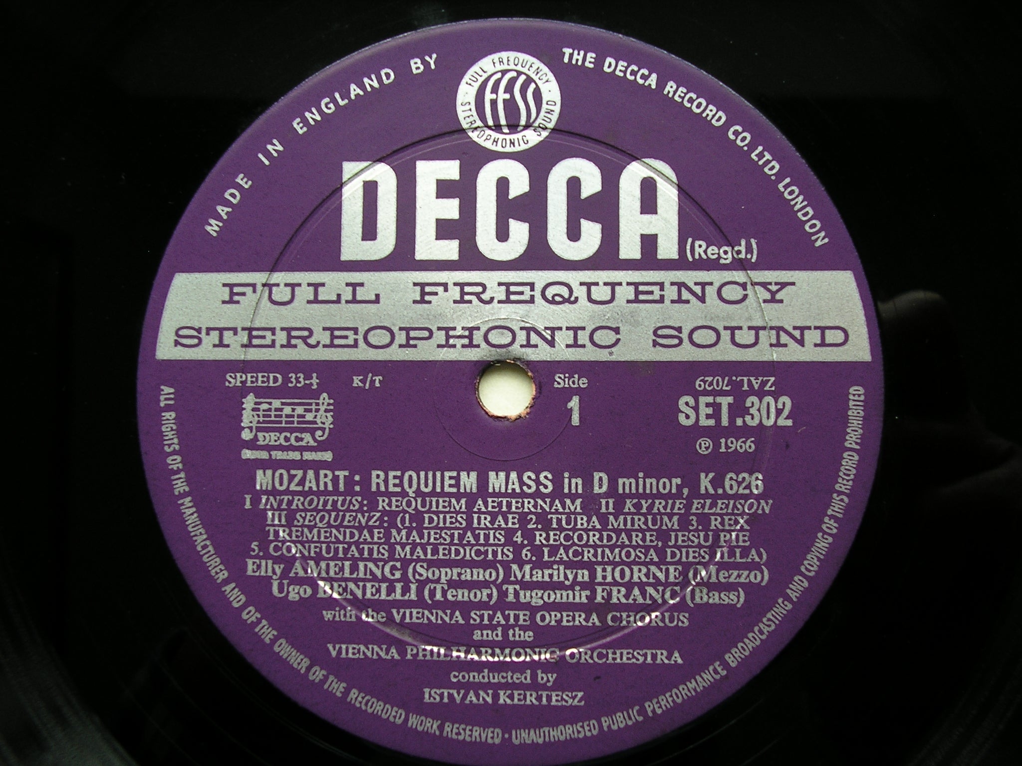 MOZART: REQUIEM     SOLOISTS / VIENNA PHILHARMONIC / KERTESZ     SET 302
