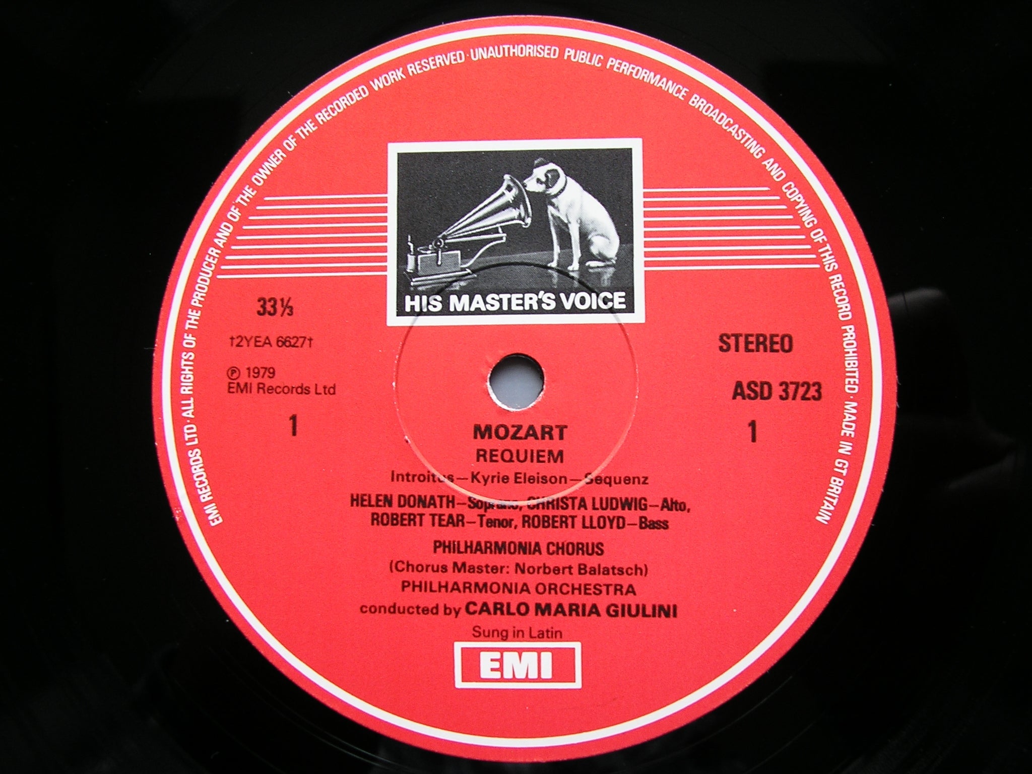 MOZART: REQUIEM      SOLOISTS / PHILHARMONIA / GIULINI      ASD 3723