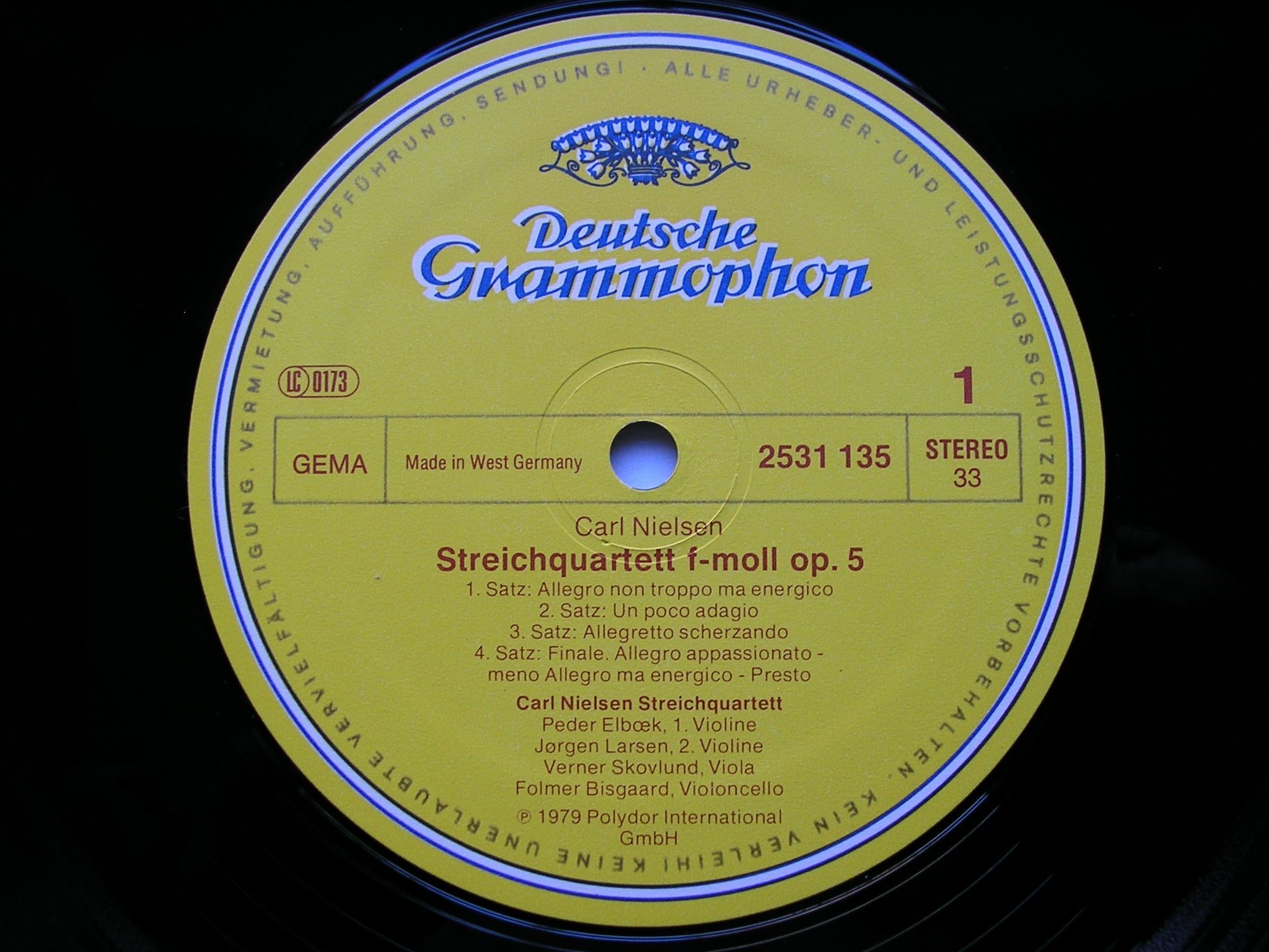 NIELSEN: STRING QUARTETS in F  Op. 5 / in E  Op. 14      CARL NIELSEN STRING QUARTET DENMARK    2531 135