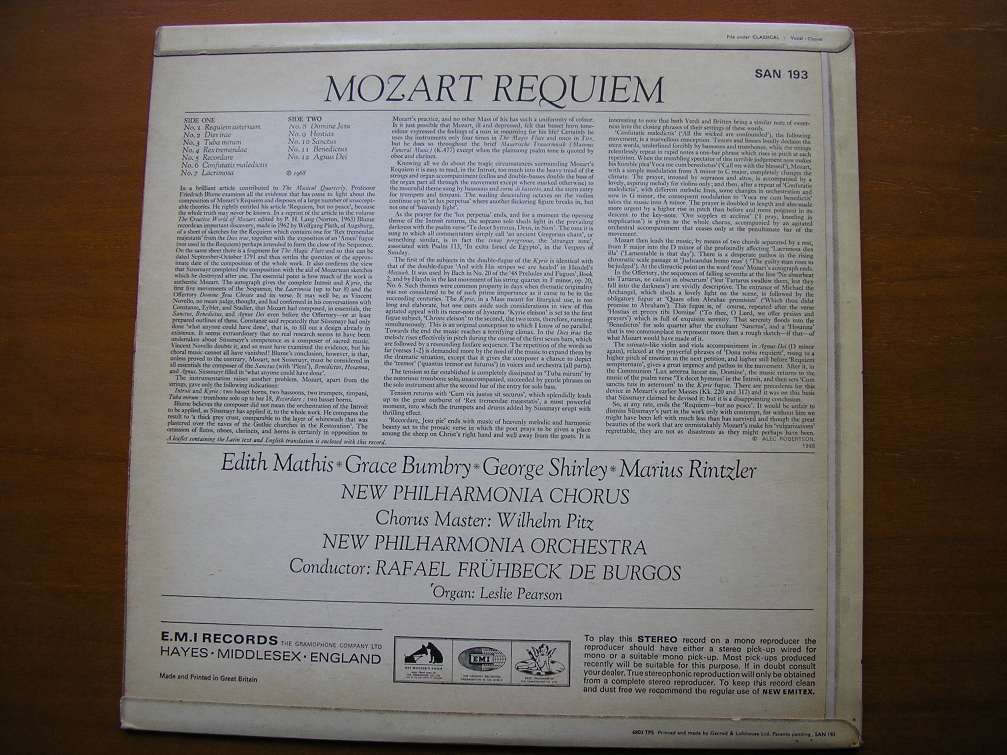 MOZART: REQUIEM     SOLOISTS / NEW PHILHARMONIA / DE BURGOS     SAN 193