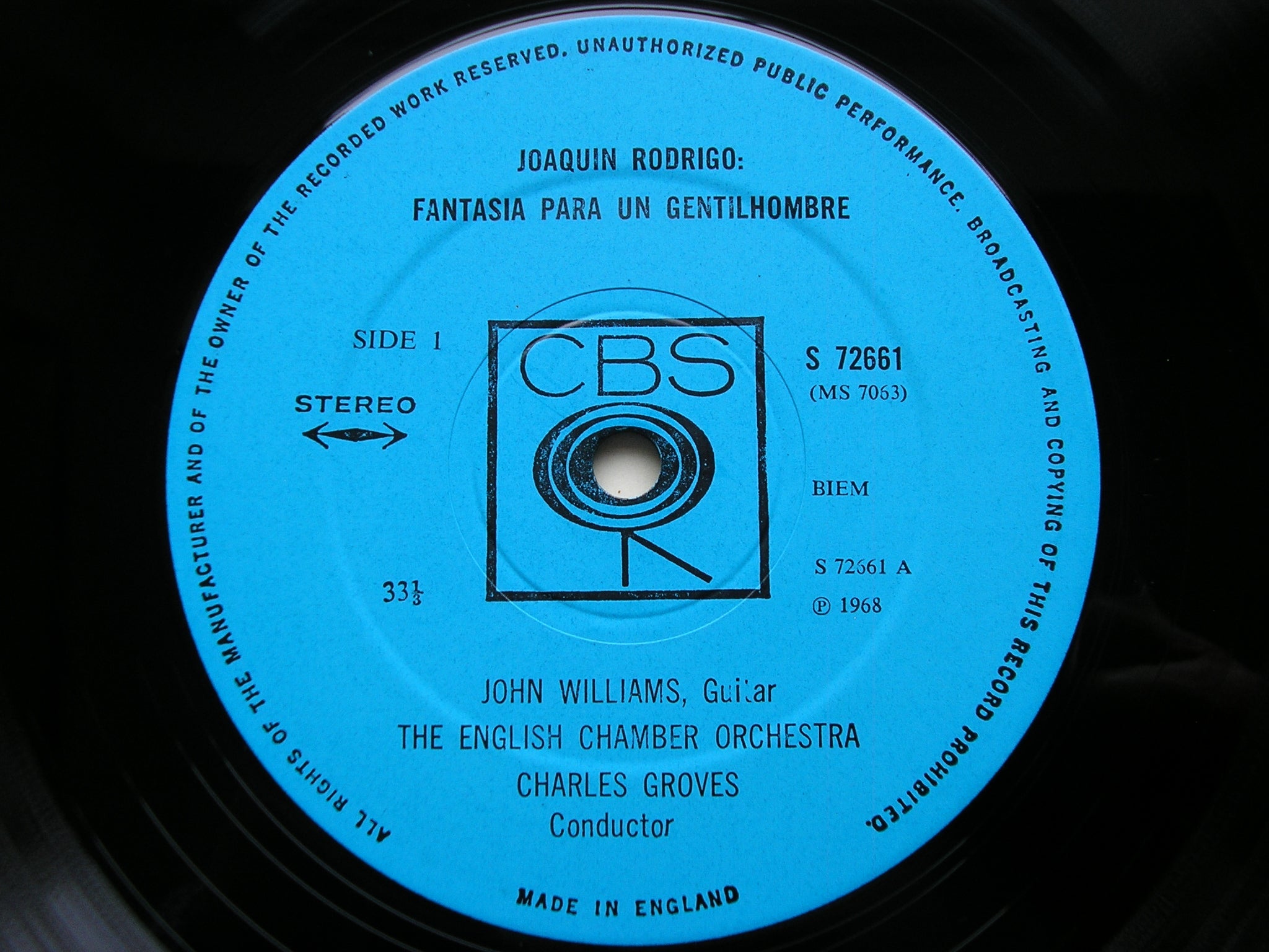 RODRIGO: FANTASIA PARA UN GENTILHOMBRE / DODGSON: GUITAR CONCERTO     JOHN WILLIAMS /  ENGLISH CHAMBER ORCHESTRA / GROVES     72661