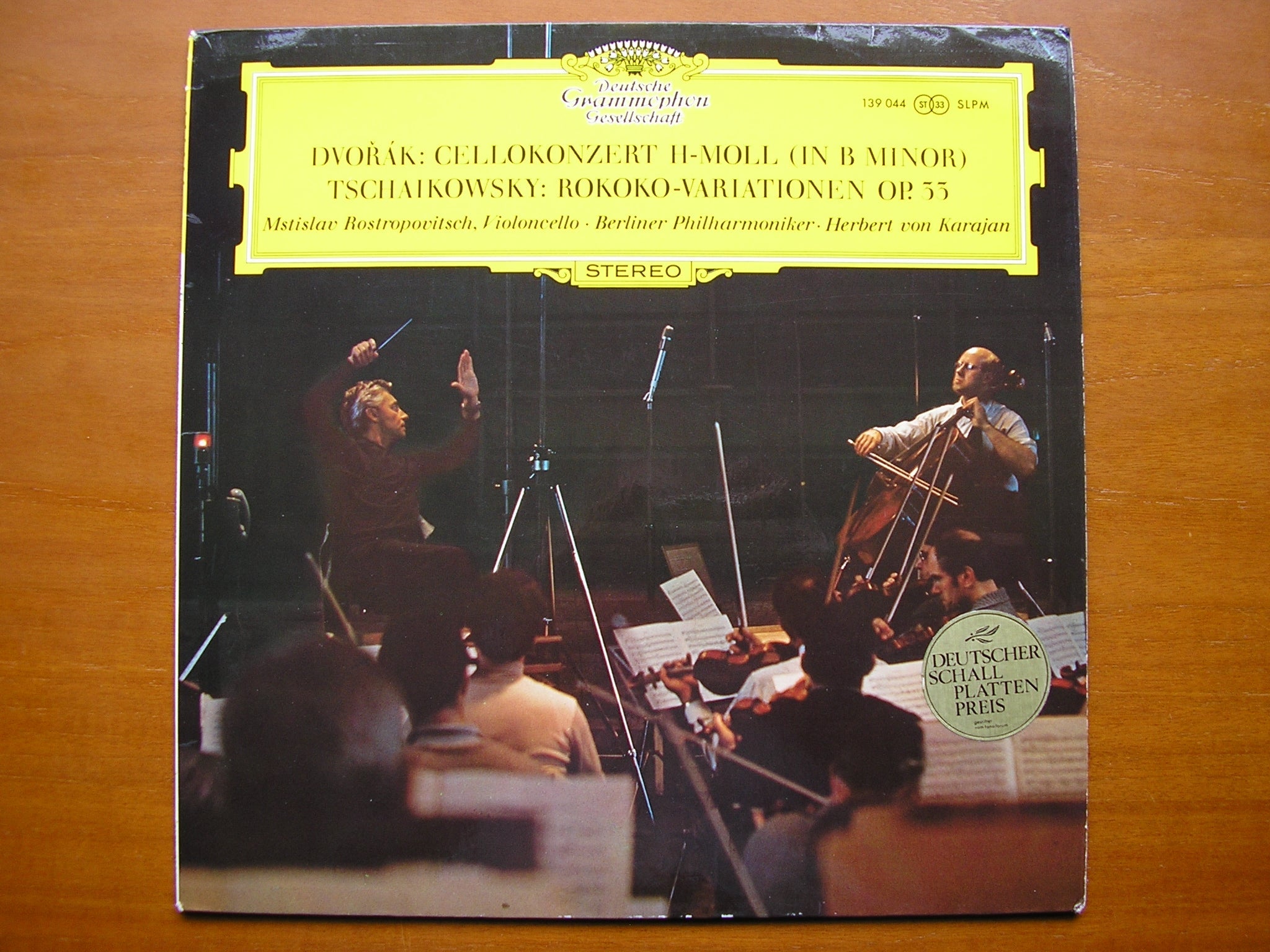 DVORAK: CELLO CONCERTO / TCHAIKOVSKY: ROCOCO VARIATIONS    ROSTROPOVICH / BPO / KARAJAN    139 044