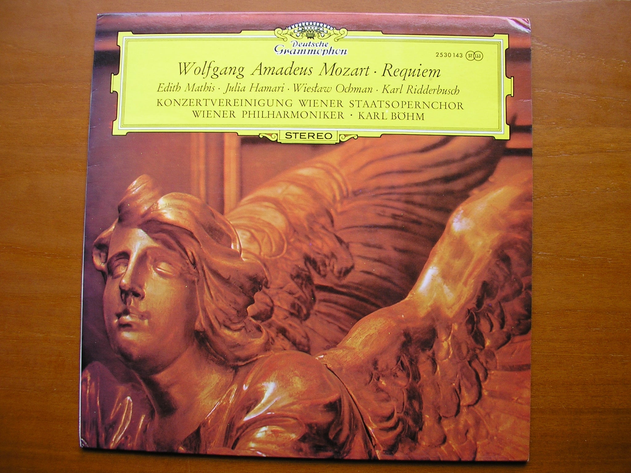 MOZART: REQUIEM    SOLOISTS / VIENNA PHILHARMONIC / BOHM      2530 143