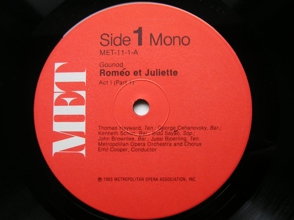 GOUNOD: ROMEO ET JULIETTE      BJORLING / SAYAO / BROWNLEE / MET OPERA / COOPER     3LP    MET 11