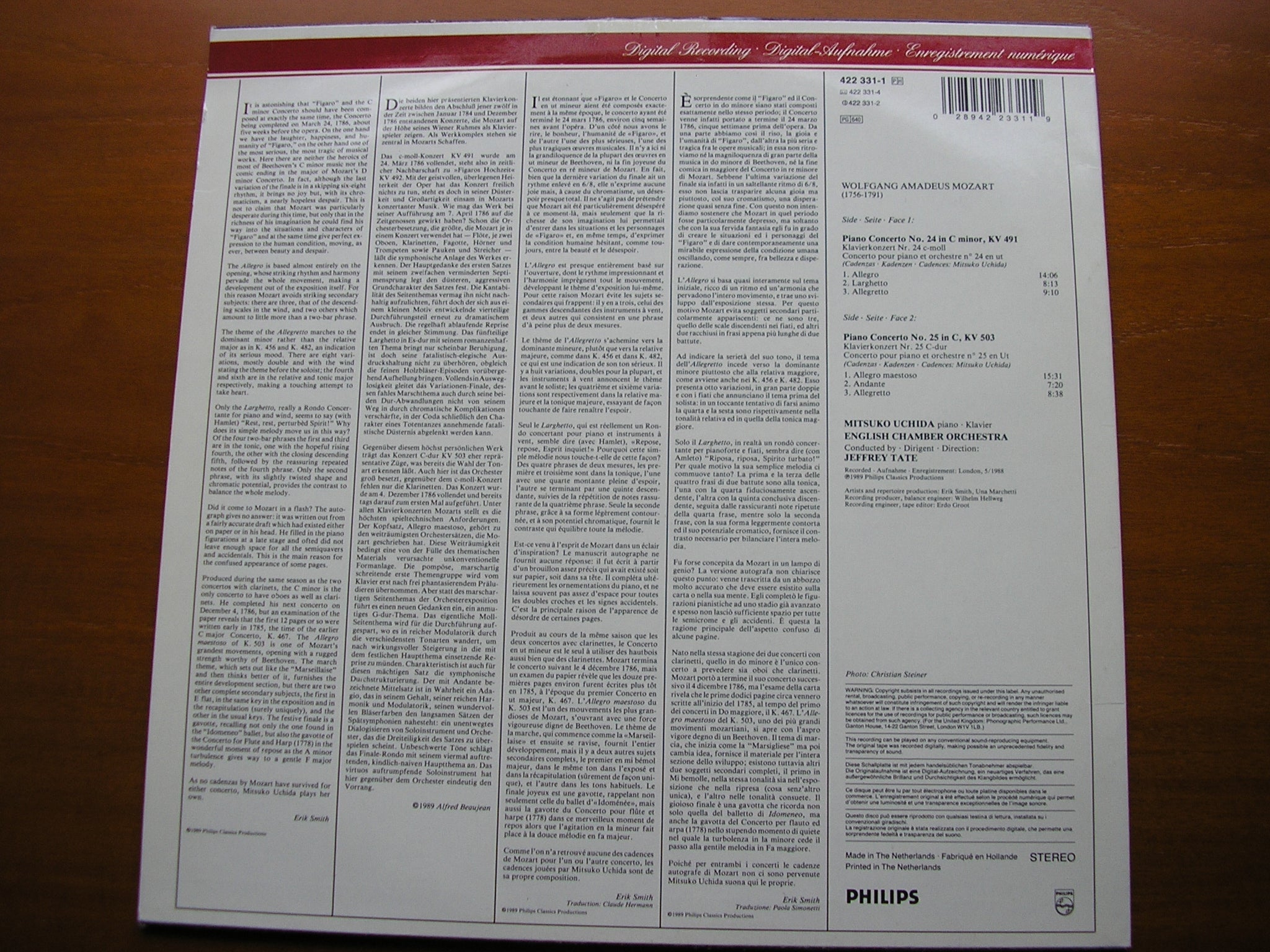 MOZART: PIANO CONCERTOS Nos. 24 & 25     UCHIDA / ENGLISH CHAMBER ORCHESTRA / TATE     422 331