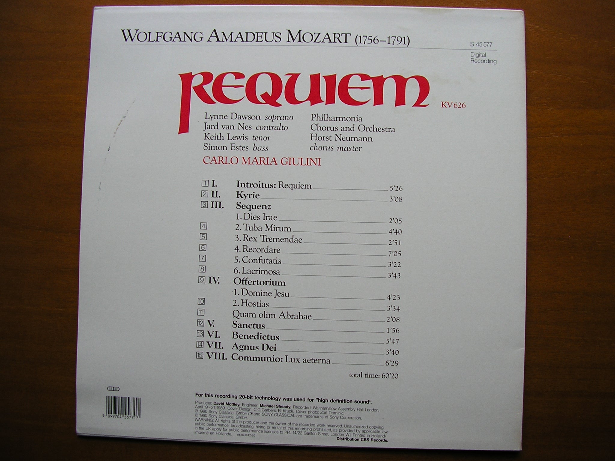 MOZART: REQUIEM    SOLOISTS / PHILHARMONIA / GIULINI      S 45577