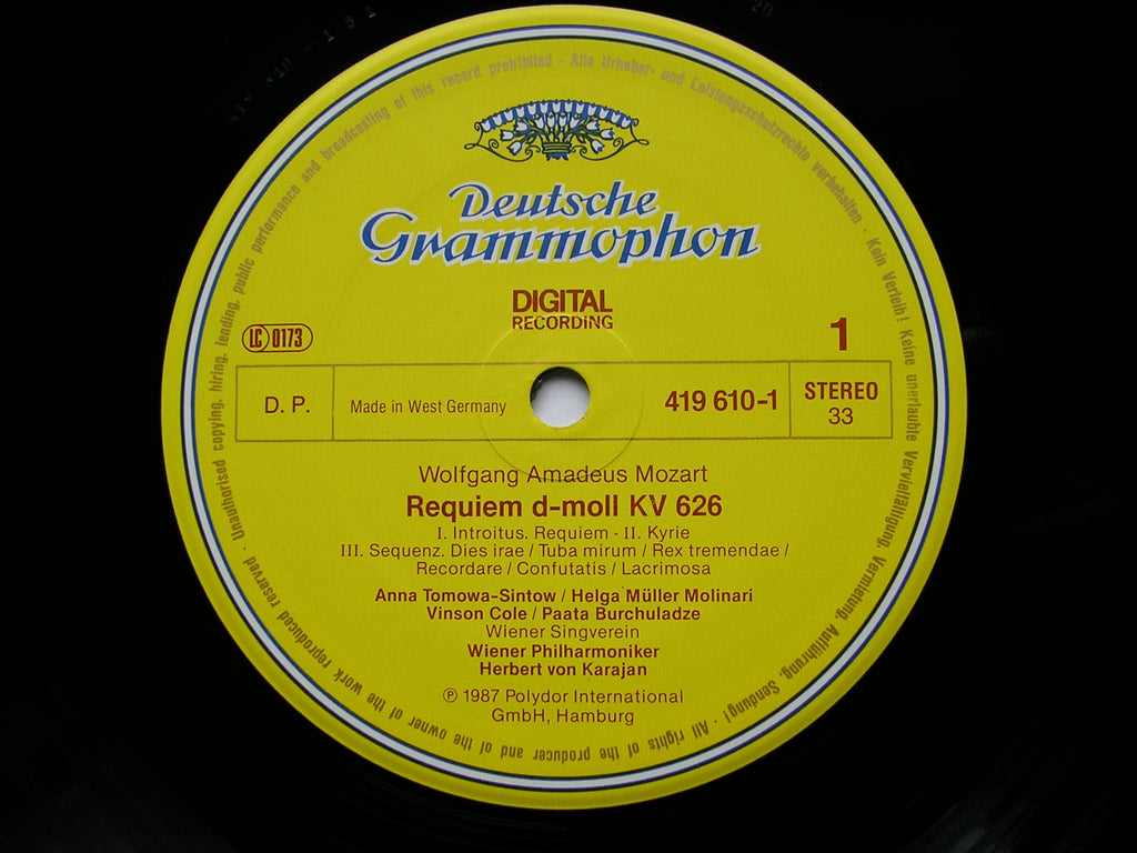 MOZART: REQUIEM     SOLOISTS / VIENNA PHILHARMONIC / KARAJAN    419 610