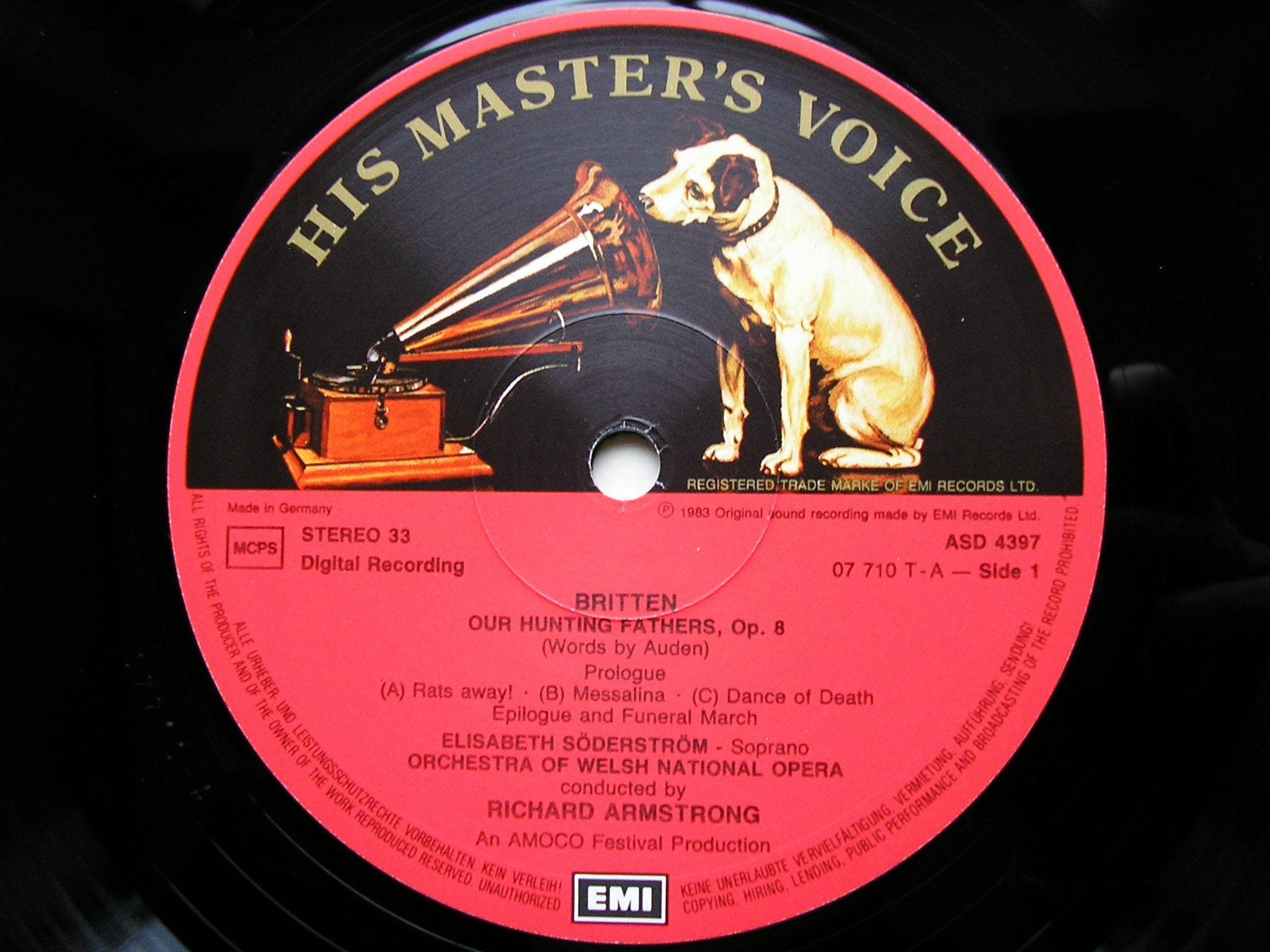 BRITTEN: OUR HUNTING FATHERS Op. 8 / FOLK SONGS    SODERSTROM / WNO ORCHESTRA / ARMSTRONG    ASD 4397