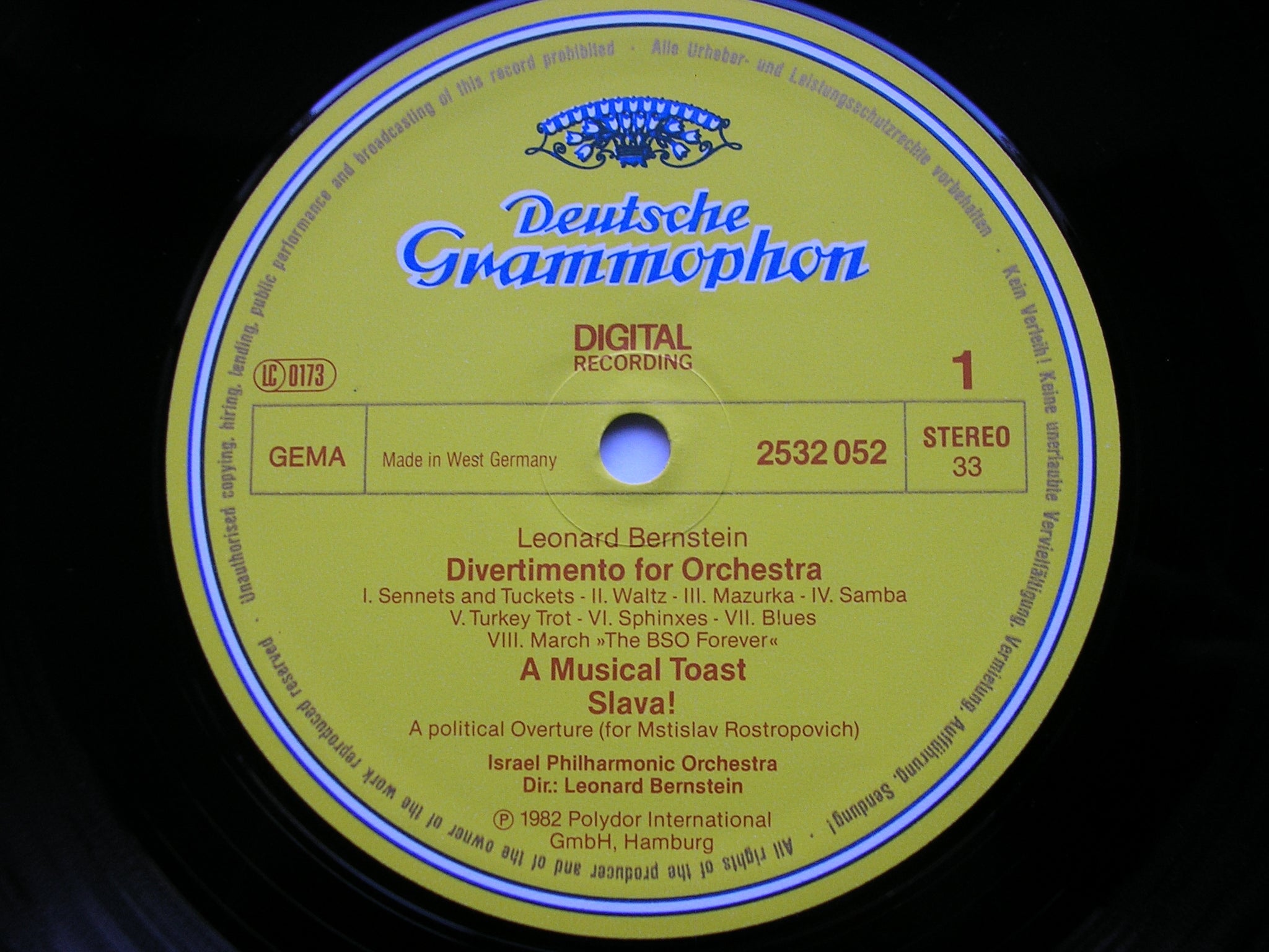 BERNSTEIN: DIVERTIMENTO / SLAVA / FACSIMILE / ON THE TOWN       ISRAEL PHILHARMONIC / BERNSTEIN      2532 052