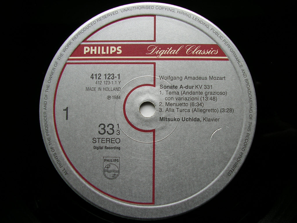 MOZART: PIANO SONATAS  K331 in A / K332 in F / FANTASIA  K397       MITSUKO UCHIDA     412 123
