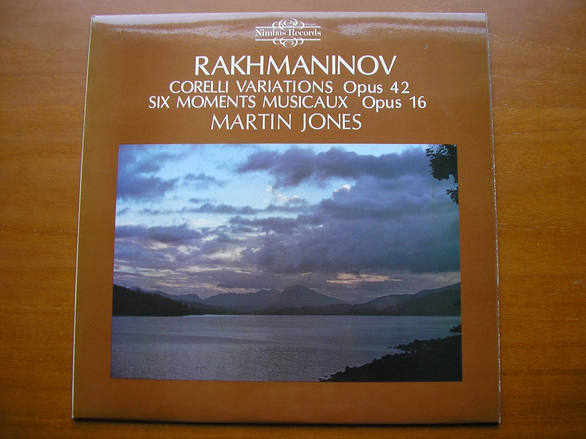 RACHMANINOV: CORELLI VARIATIONS / SIX MOMENTS MUSICAUX Op. 16     MARTIN JONES      NIMBUS 2105