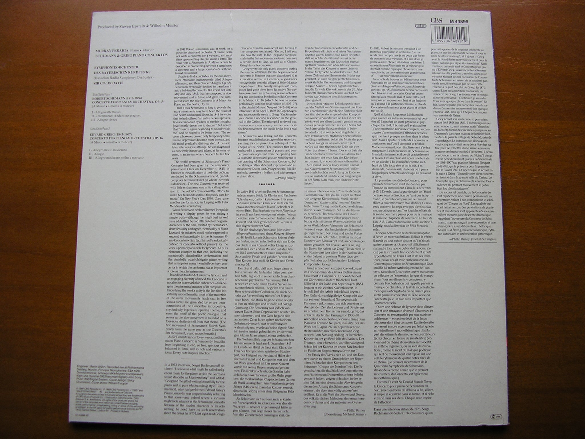 SCHUMANN & GRIEG: PIANO CONCERTOS     PERAHIA / BAVARIAN RADIO SYMPHONY / DAVIS      M 44899