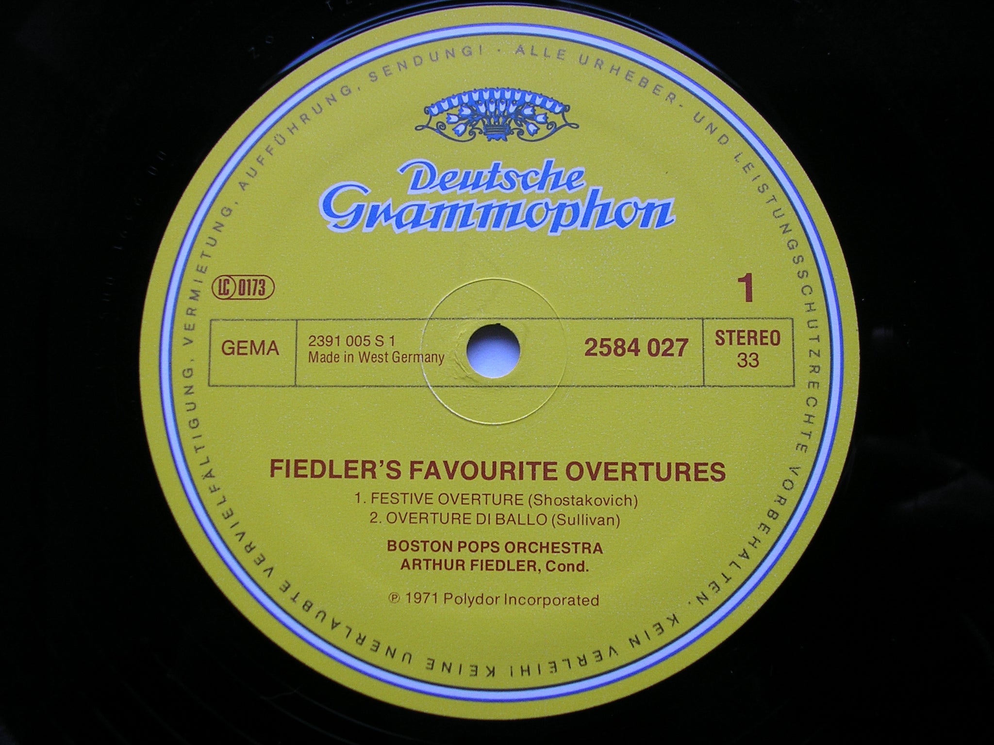 FIEDLER'S FAVORITE OVERTURES: SHOSTAKOVICH / SULLIVAN / GOLDMARK / COPLAND     FIEDLER / BOSTON POPS     2584 027