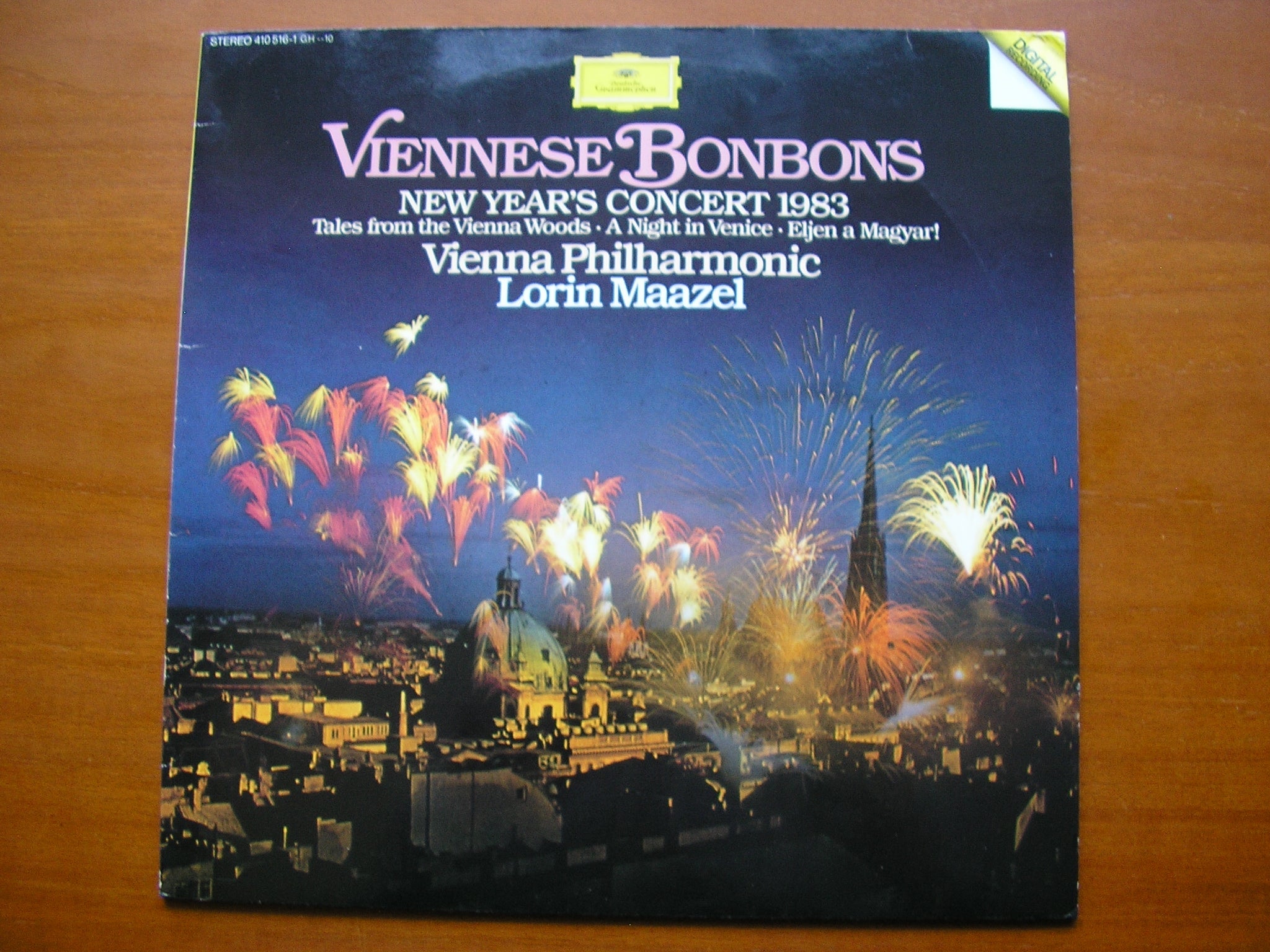 VIENNSE BONBONS: Music of JOHANN & JOSEF STRAUSS       MAAZEL / VIENNA PHILHARMONIC     410 516