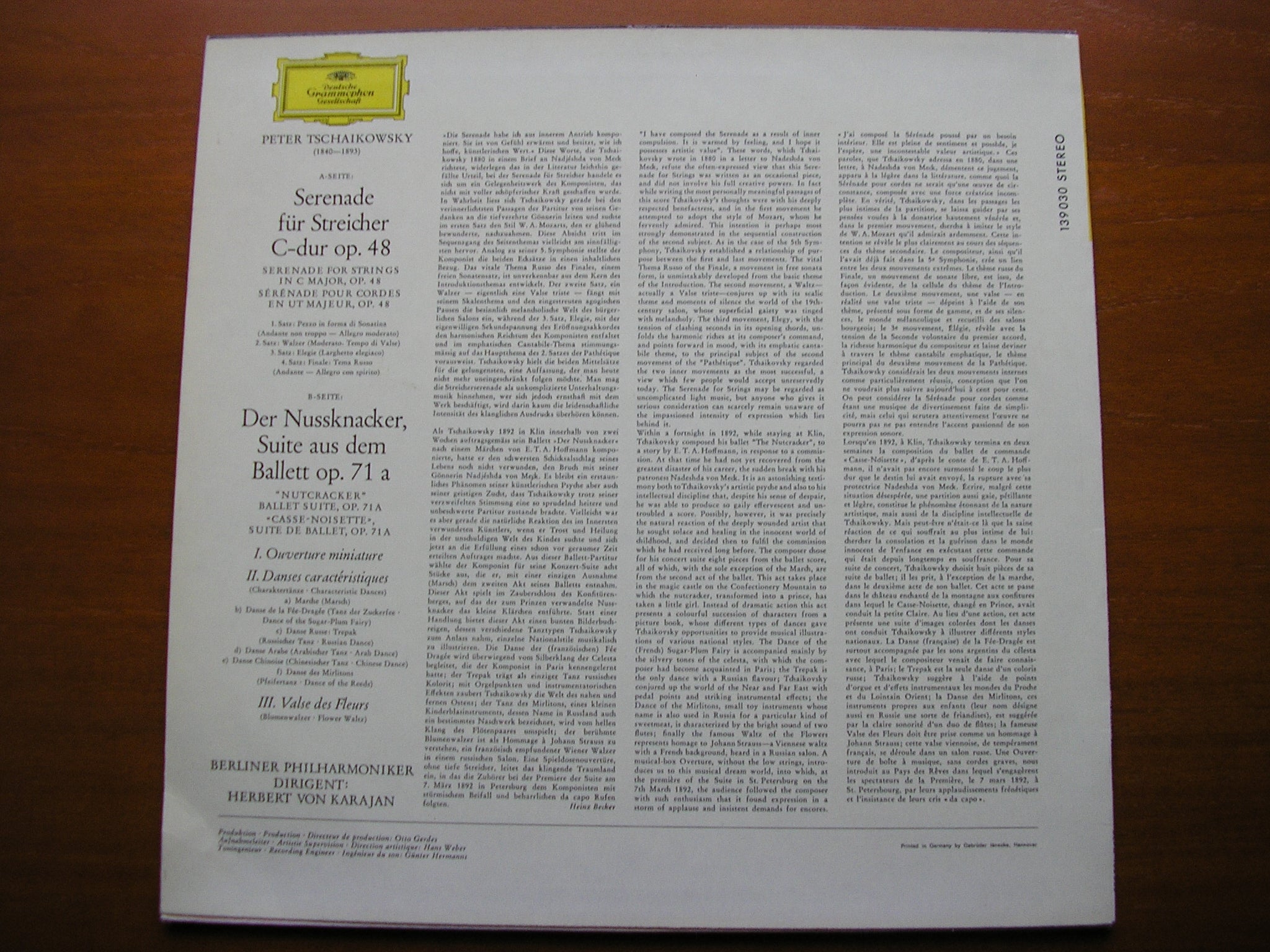 TCHAIKOVSKY: SERENADE FOR STRINGS / NUTCRACKER Suite    KARAJAN /BERLIN PHILHARMONIC    139 030