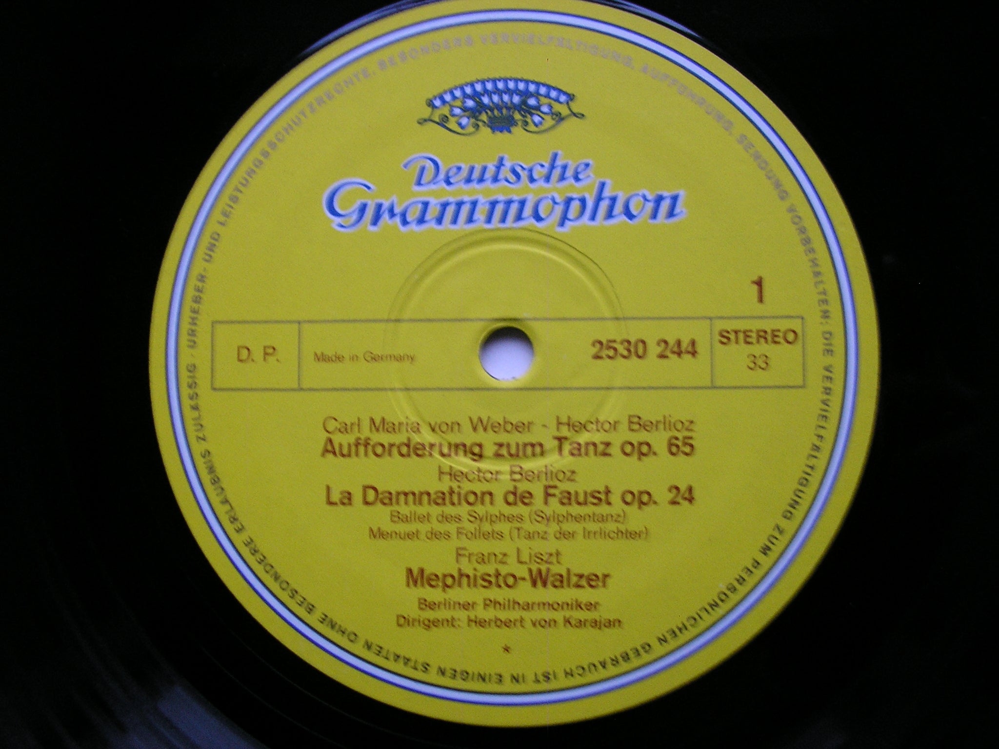 INVITATION TO THE DANCE: WEBER / SMETANA / BERLIOZ / LISZT / DVORAK      KARAJAN / BERLIN PHILHARMONIC     2530 244