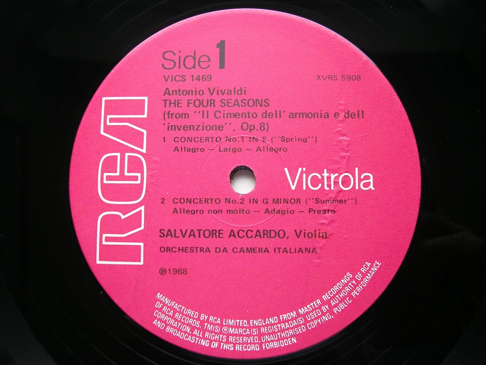 VIVALDI: THE FOUR SEASONS      ACCARDO / ITALIAN CHAMBER ORCHESTRA      VICS 1469