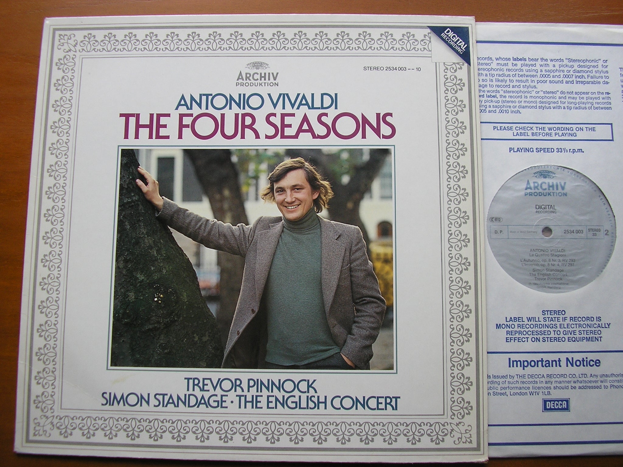 VIVALDI: THE FOUR SEASONS       STANDAGE / THE ENGLISH CONCERT / PINNOCK       2534 003