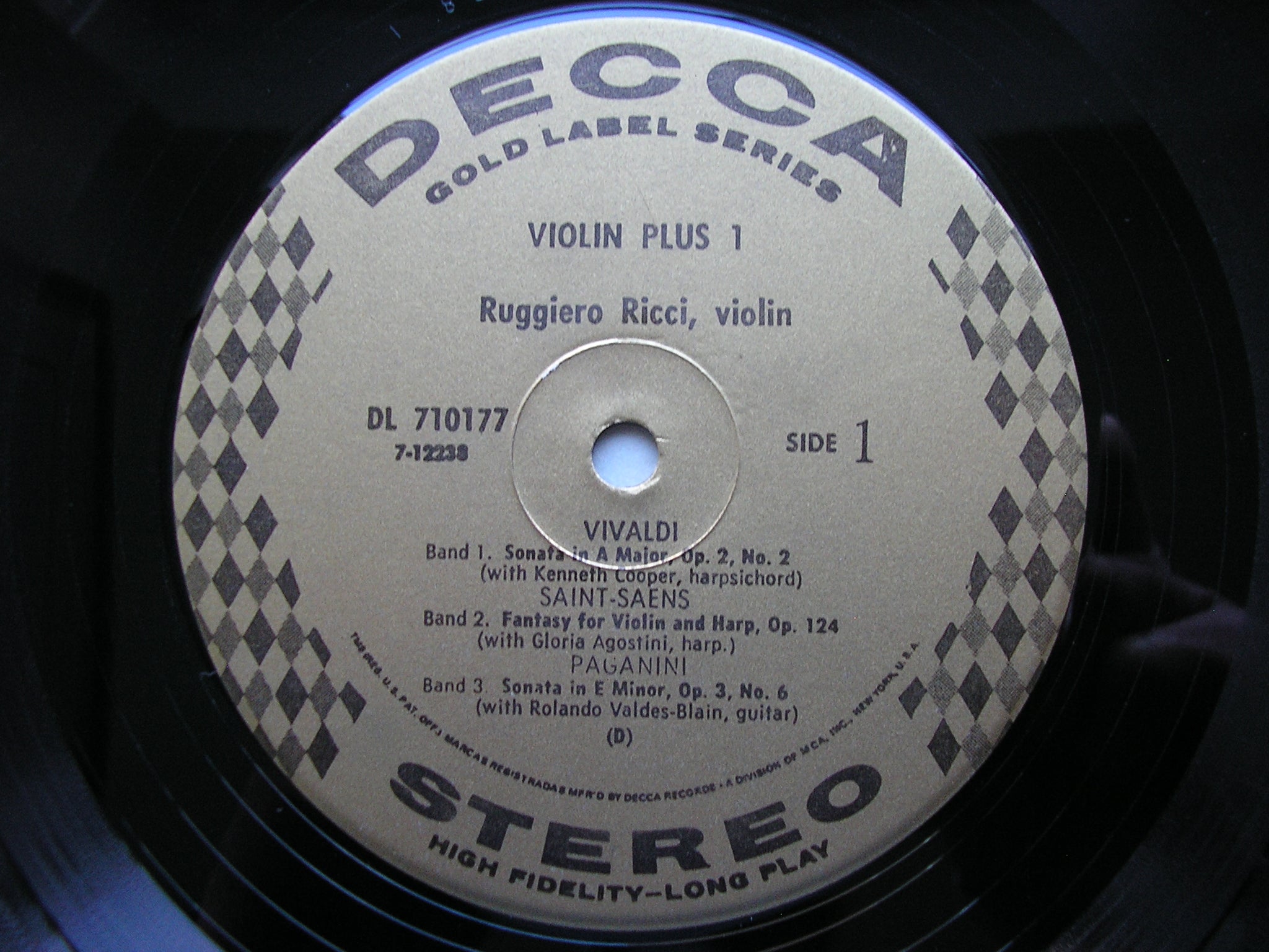 SAINT-SAENS / PROKOFIEV / VIVALDI / VILLA LOBOS / PAGANINI: VIOLIN + ONE     RICCI / SOLOISTS     DL 710177