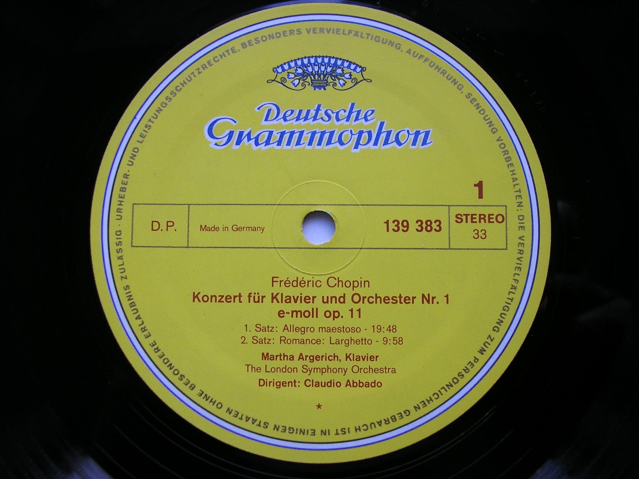 CHOPIN: PIANO CONCERTO No. 1 / LISZT: PIANO CONCERTO No. 1    ARGERICH / LONDON SYMPHONY / ABBADO    139 383