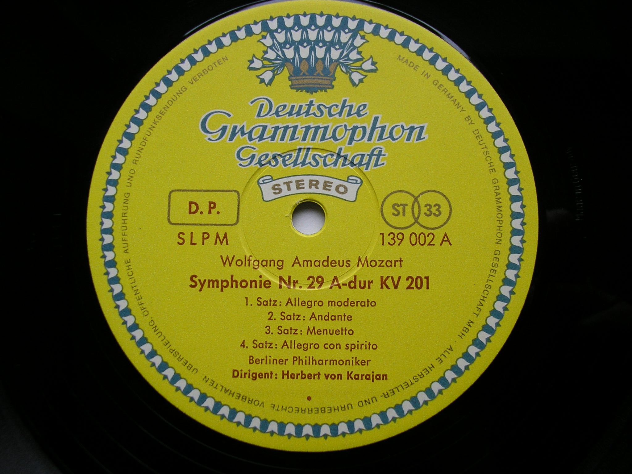 MOZART: SYMPHONIES Nos. 29 & 33    KARAJAN / BERLIN PHILHARMONIC    139 002