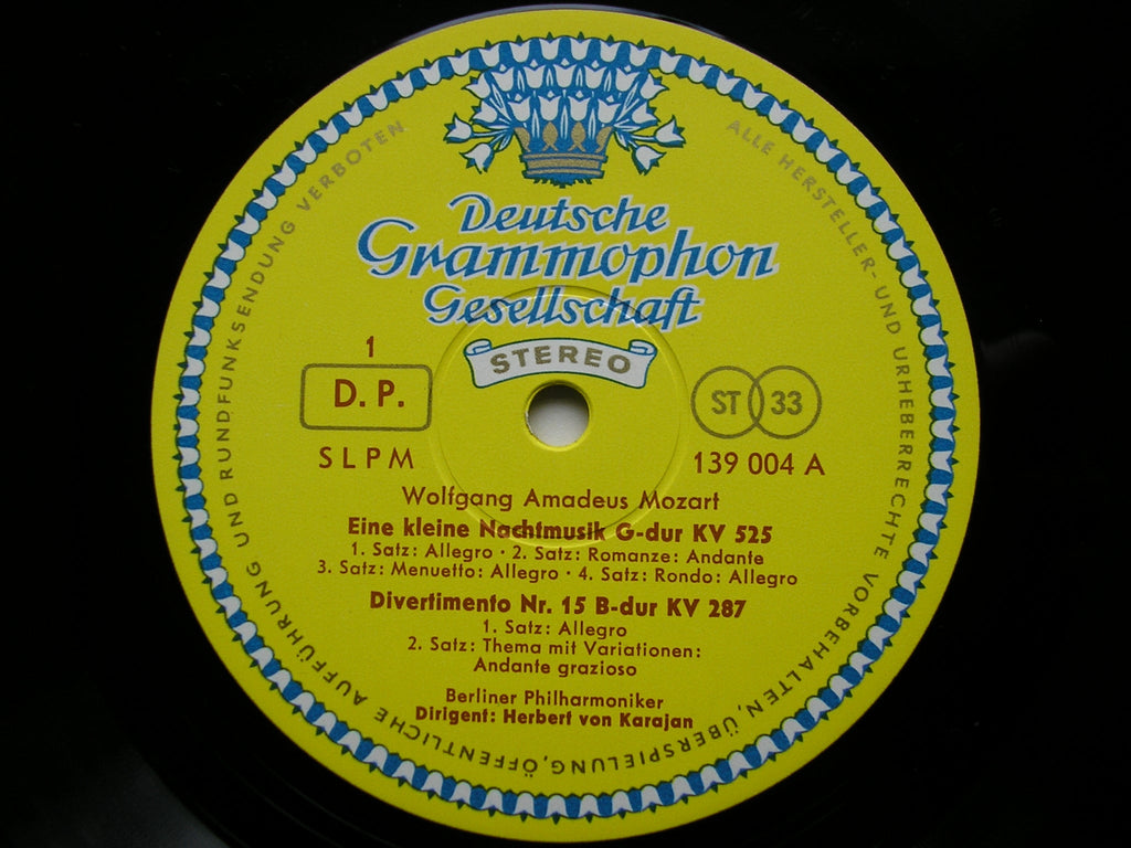 MOZART: EINE KLEINE NACHTMUSIK / DIVERTIMENTO K287    KARAJAN / BERLIN PHILHARMONIC     139 004