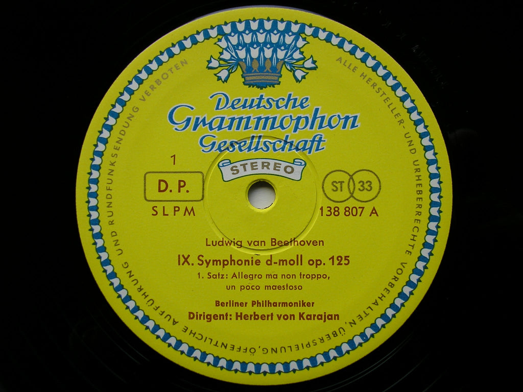 BEETHOVEN: THE NINE SYMPHONIES    KARAJAN / BERLIN PHILHARMONIC  138 801 - 808