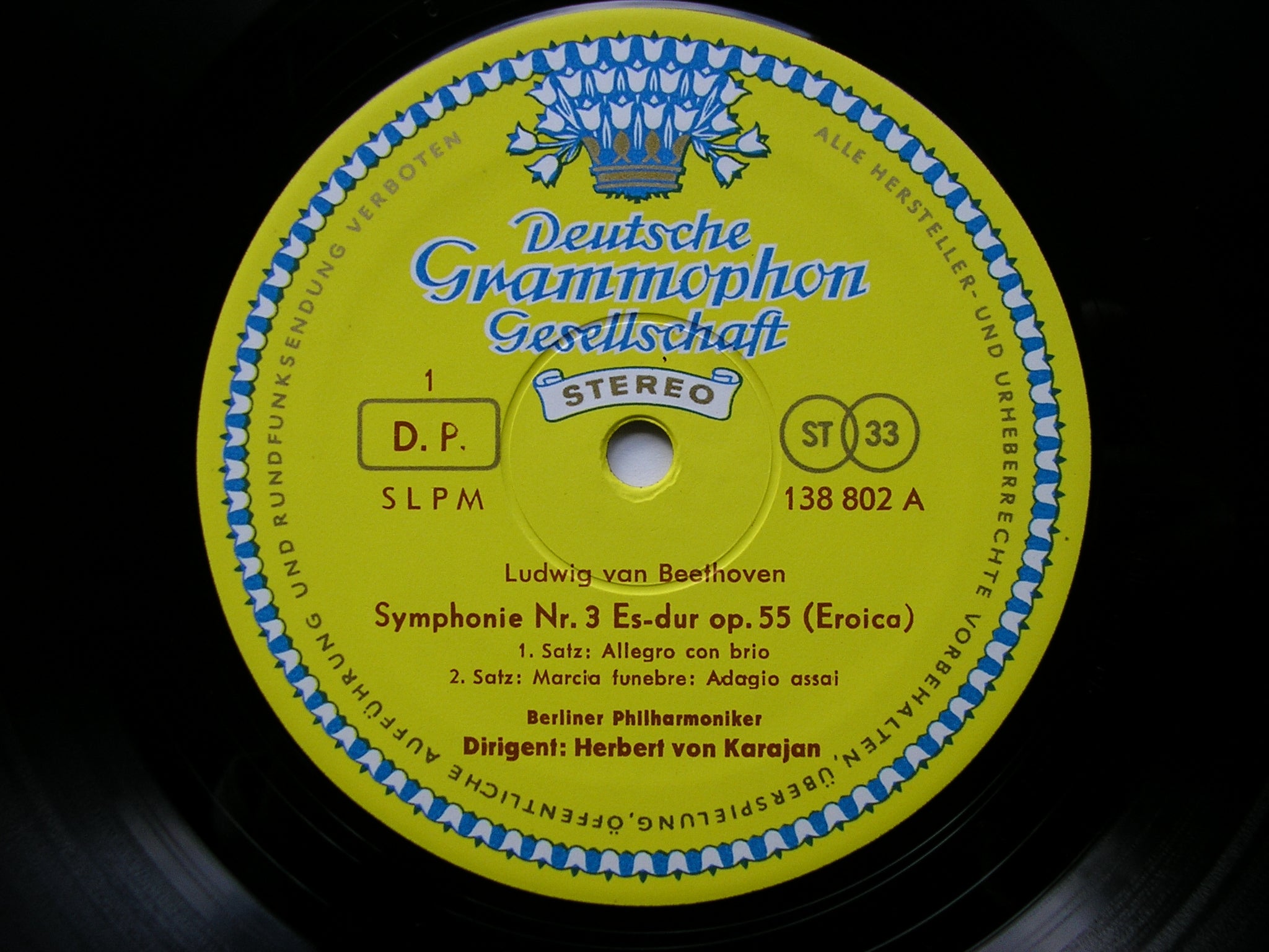 BEETHOVEN: THE NINE SYMPHONIES    KARAJAN / BERLIN PHILHARMONIC  138 801 - 808