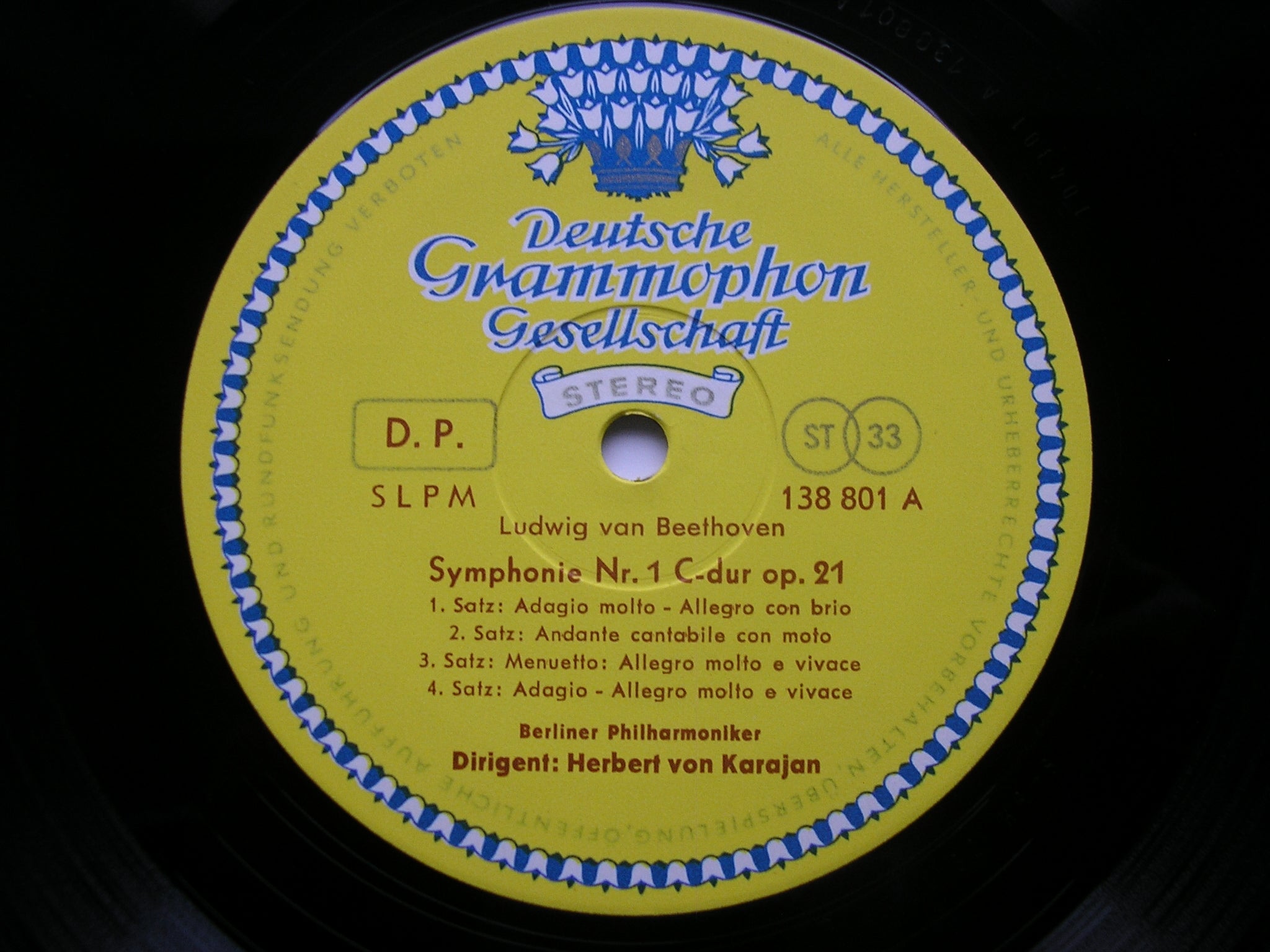 BEETHOVEN: SYMPHONIES Nos. 1 & 2     KARAJAN / BERLIN PHILHARMONIC   138 801