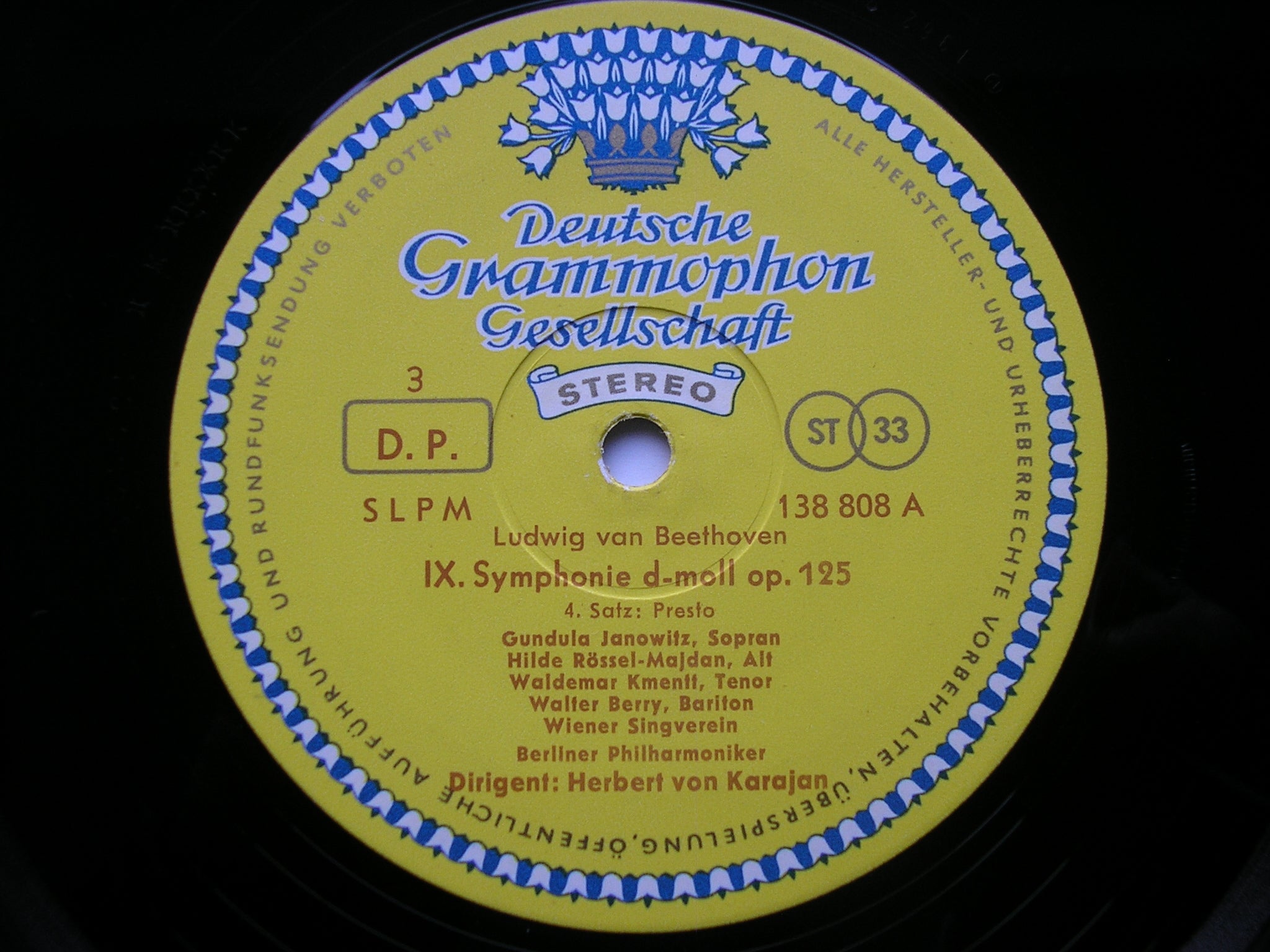 BEETHOVEN: SYMPHONIES Nos. 8 & 9     SOLOISTS / BERLIN PHILHARMONIC / KARAJAN              138 807 / 138 808