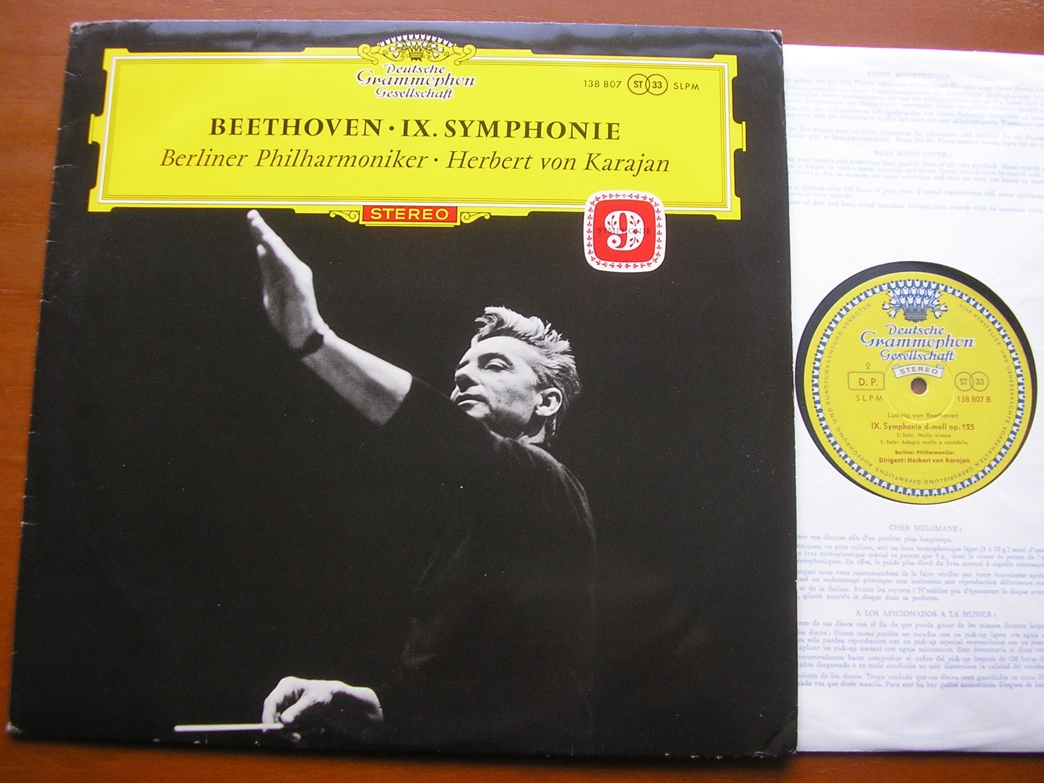 BEETHOVEN: SYMPHONIES Nos. 8 & 9     SOLOISTS / BERLIN PHILHARMONIC / KARAJAN              138 807 / 138 808