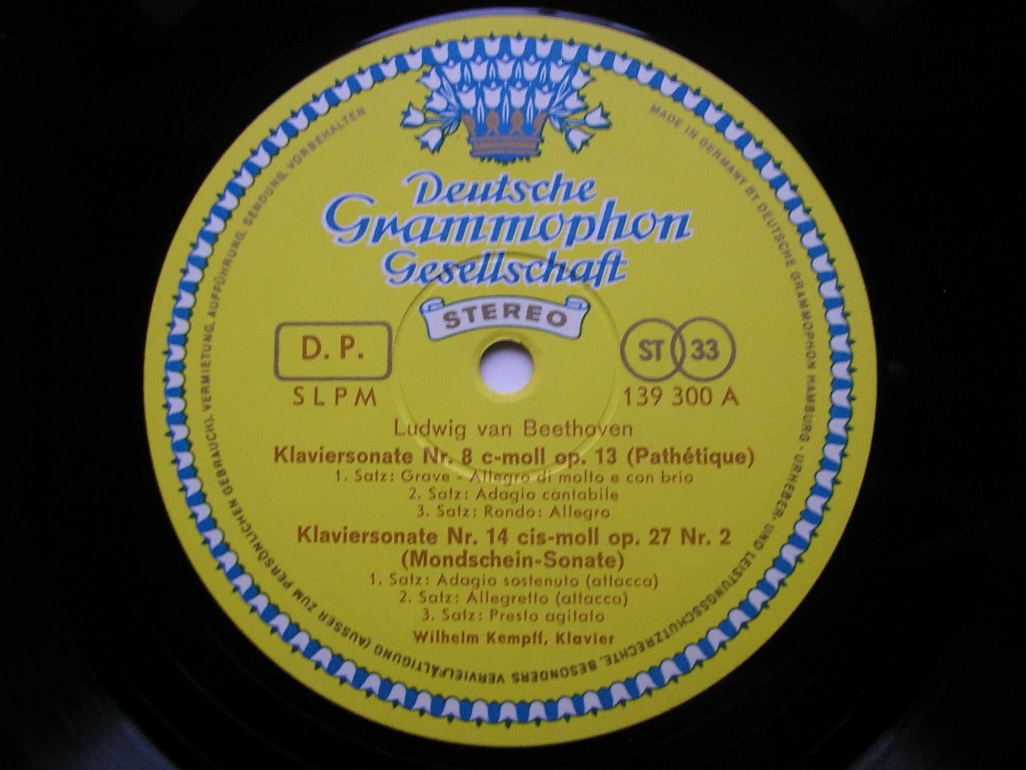 BEETHOVEN: PIANO SONATAS Nos. 8 'Pathetique' / 14 'Moonlight' / 23 'Appassionata'      KEMPFF     139 300