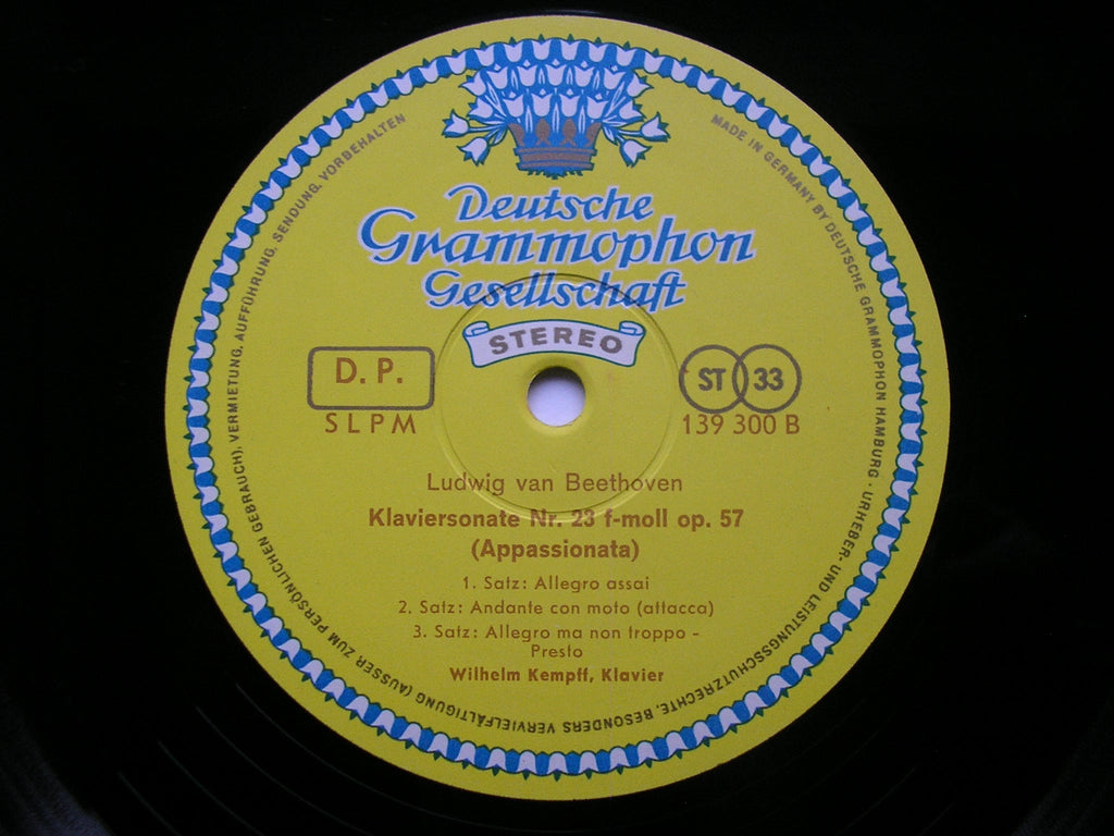 BEETHOVEN: PIANO SONATAS Nos. 8 'Pathetique' / 14 'Moonlight' / 23 'Appassionata'      KEMPFF     139 300