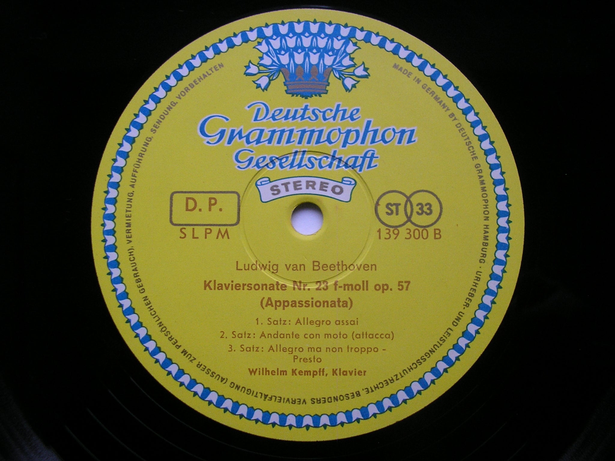 BEETHOVEN: PIANO SONATAS Nos. 8 'Pathetique' / 14 'Moonlight' / 23 'Appassionata'      KEMPFF     139 300